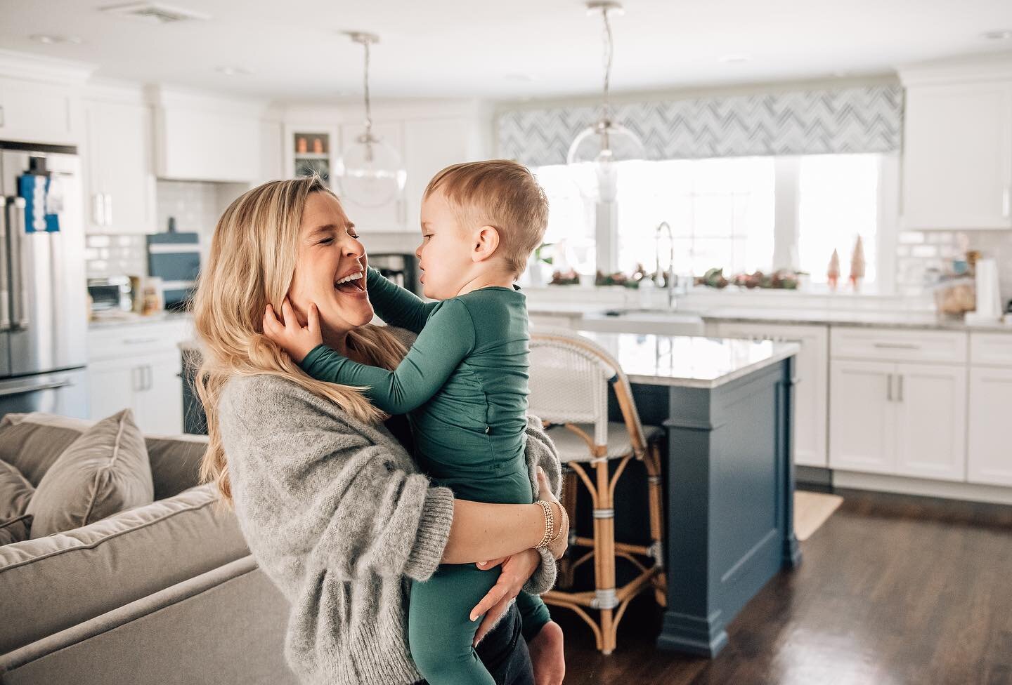 Happy 2021, you guys! 
.
I mean.. I can&rsquo;t even... This is why I never pack my camera away until I walk out the door.  I admittedly take WAY to many pictures at every session.. but THIS is why! Moments like this are my why.  Very last shot of th