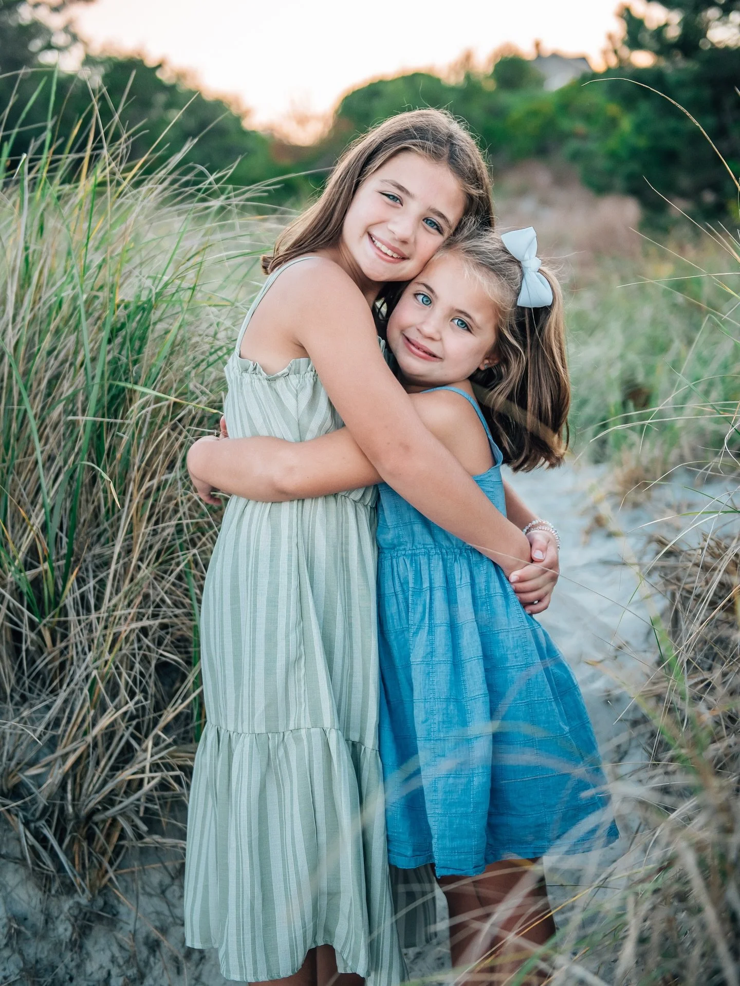Before the temperatures really drop around d here, I have so many amazing Fall beach nights to share with you!! Starting with my beautiful friend and her gorgeous family. 🥰  @ntaylor8913 - How fun was this?! I&rsquo;m kind of obsessed with your girl