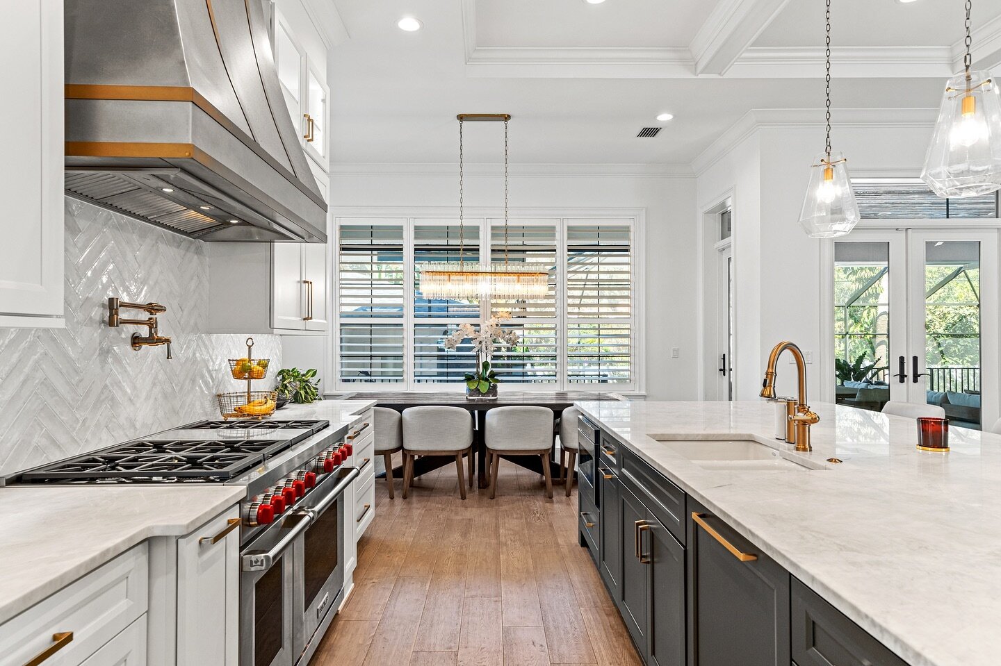 Talk about a dream kitchen!! If you&rsquo;re looking for home staging DM us ASAP as our schedule for the remainder of this month is filling up fast!!