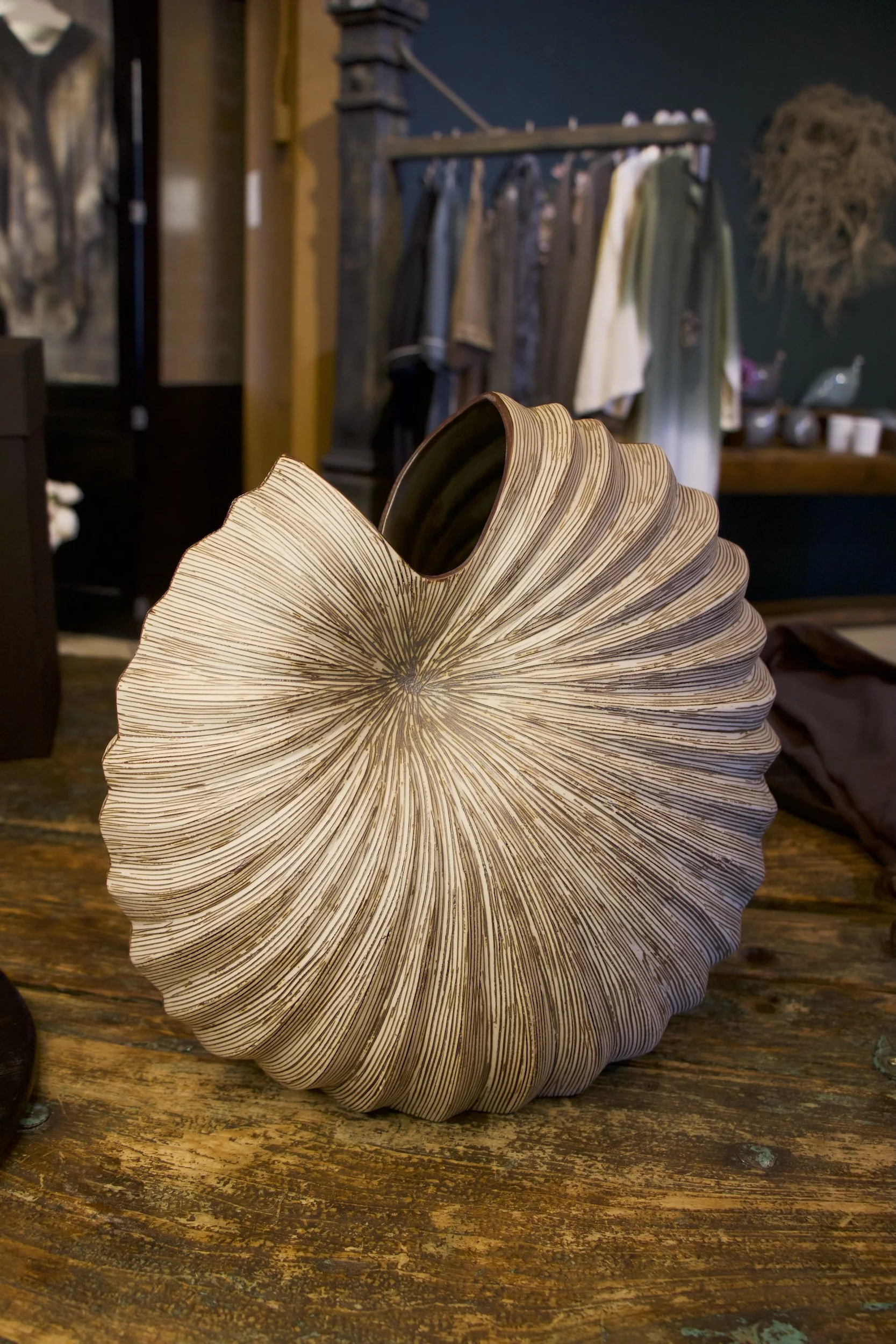 Big Shell Vase 2.png