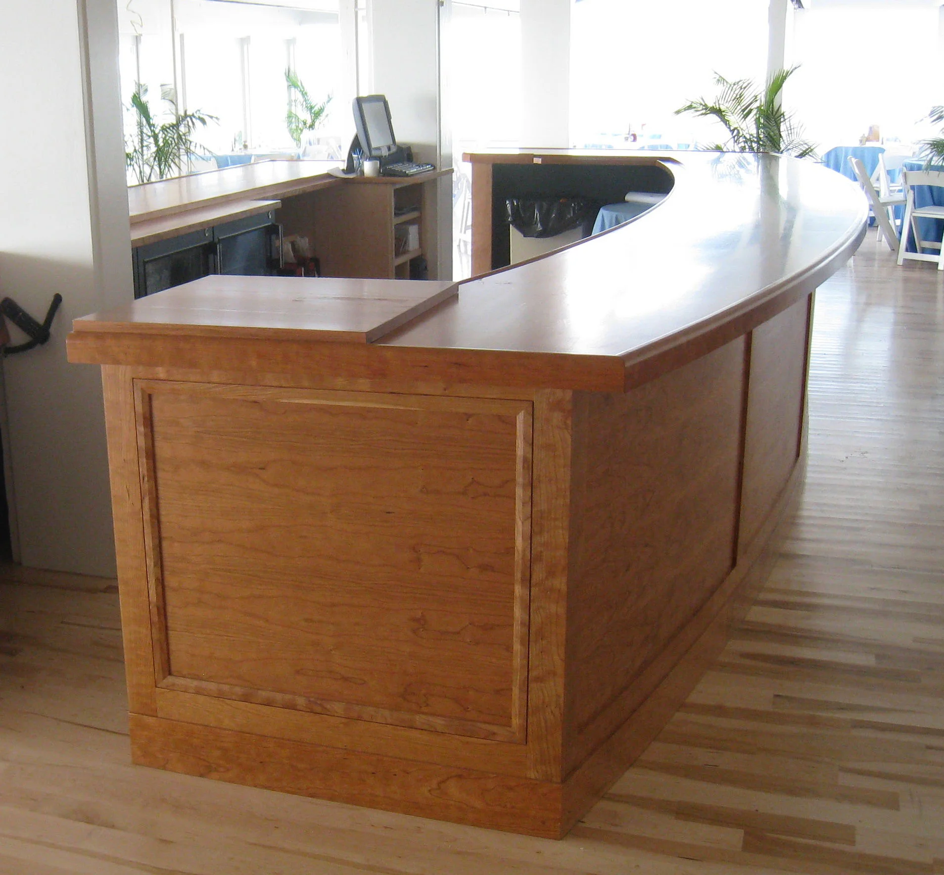 Custom bartop in cherry