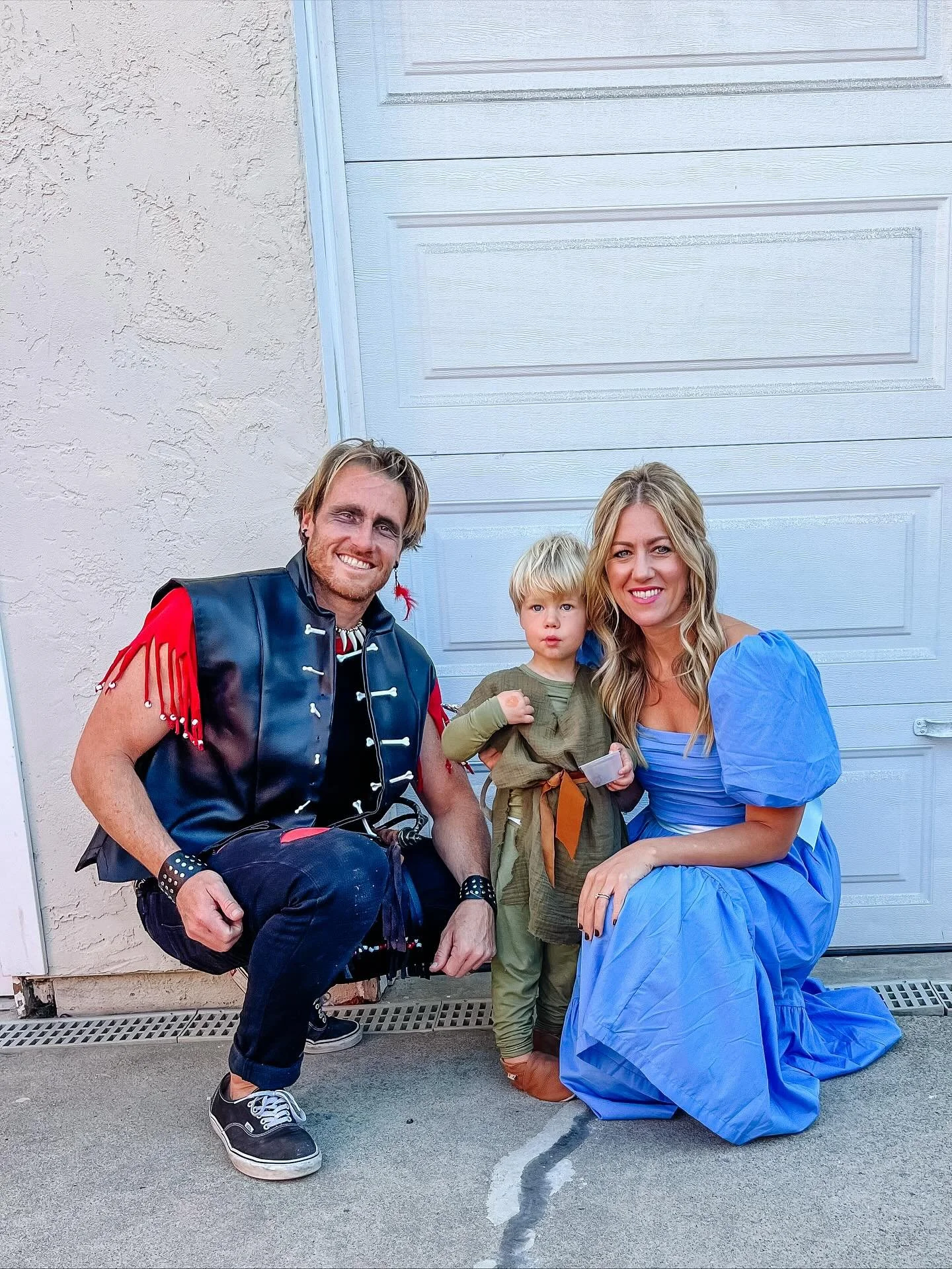I love everything about Holidays, especially when it comes to Halloween🎃, which is just a few weeks away! It is the perfect opportunity to get out there, and let your creative side shine. I have had some pretty awesome costumes over the years, but t