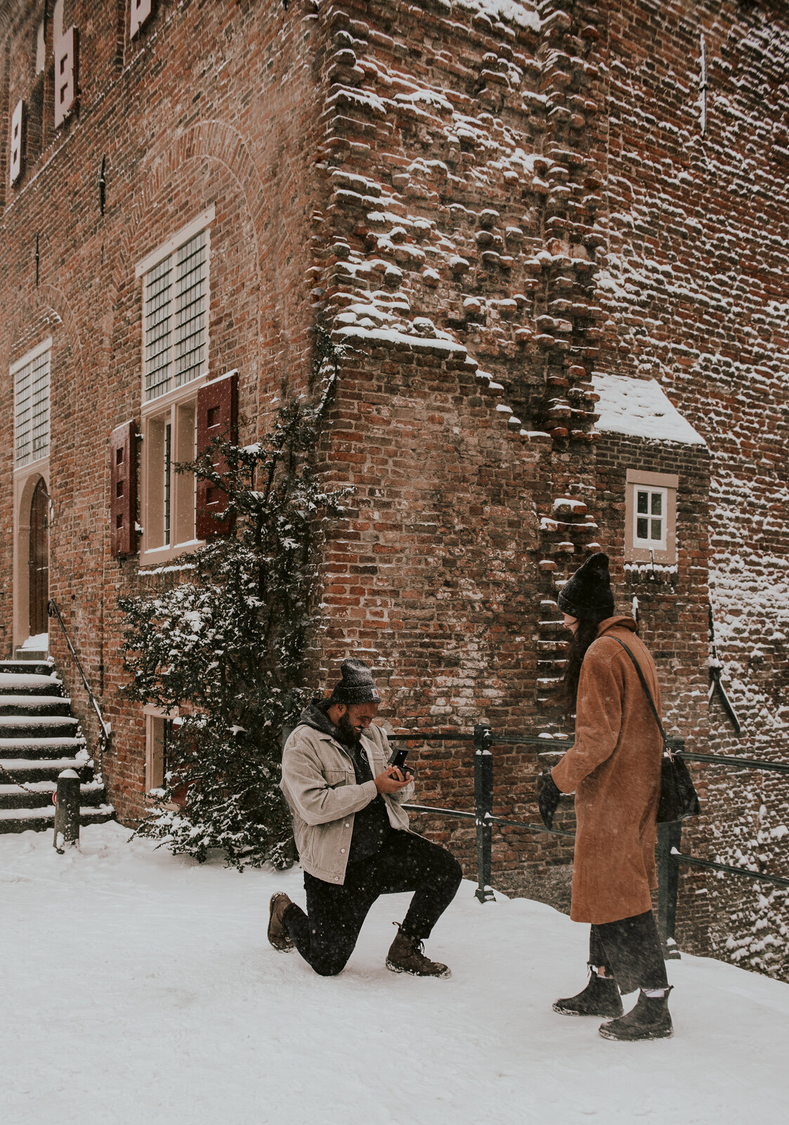 Vivrefotografie-Proposal-photoshoot-Engagement-photographer-cityvibes-Amersfoort-snow-wintervibes-weddingphotographer-TheNetherlands-3.jpg