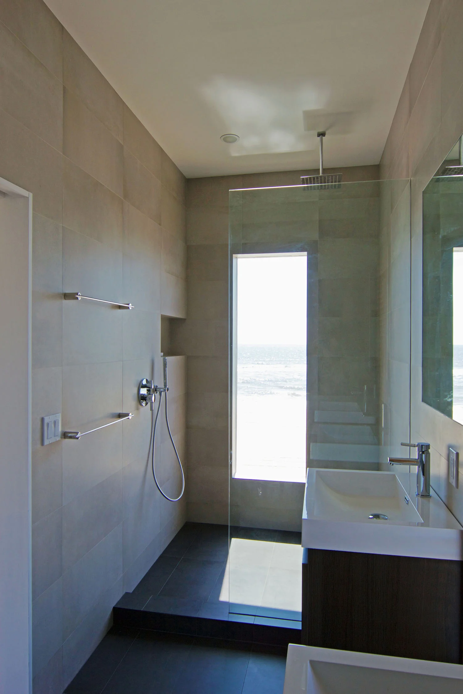 Ocean View2016GuestBath1.jpg