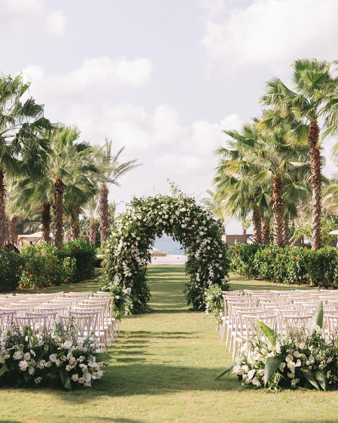 I&rsquo;m kind of loving this warm weather lately&hellip;giving me the summertime feeling and reminding me of our time in Mexico with Whitney and William. They had a beautiful wedding at the most stunning resort by the beach and I can just feel the w