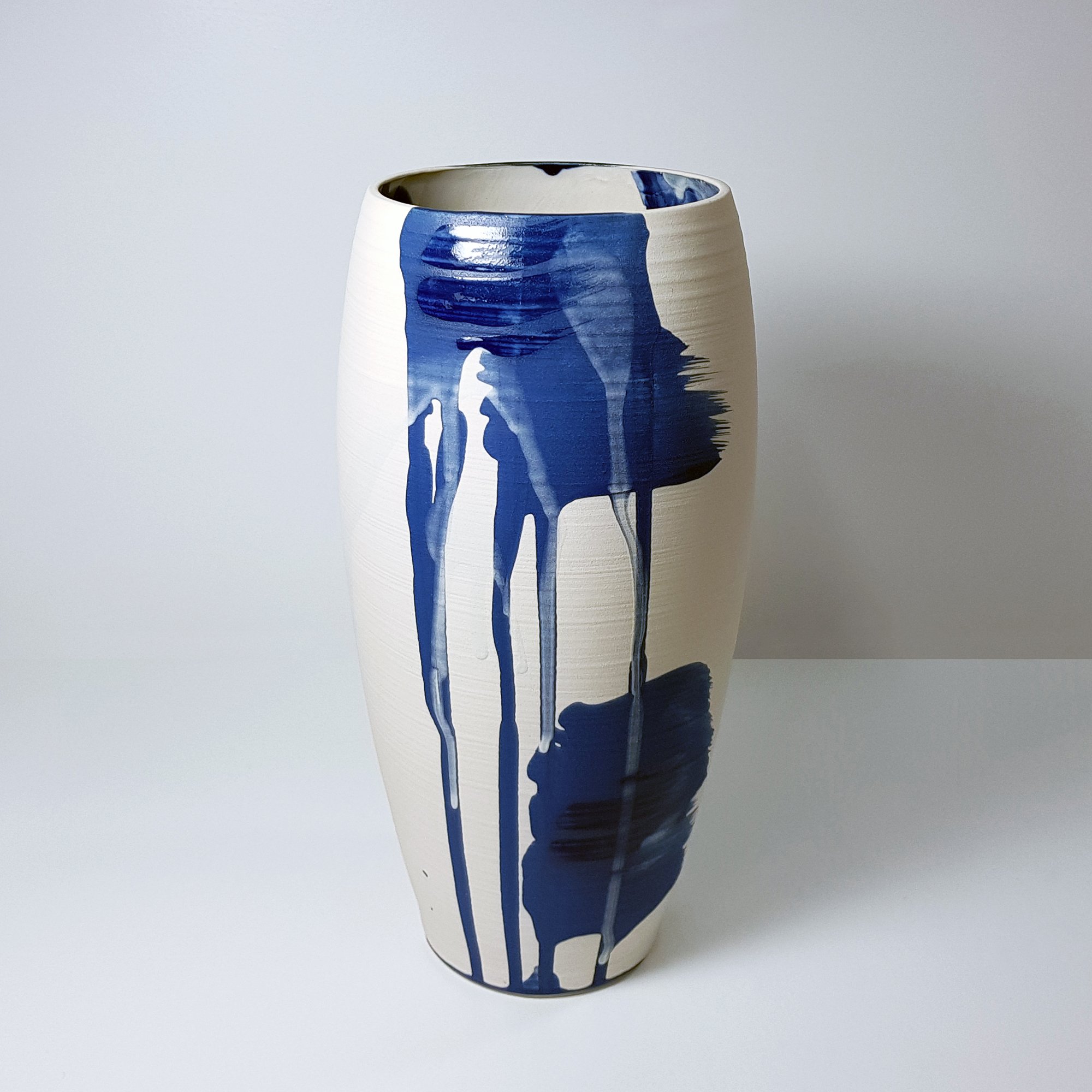 02b-rowena-gilbert-medium-curved vase.jpg