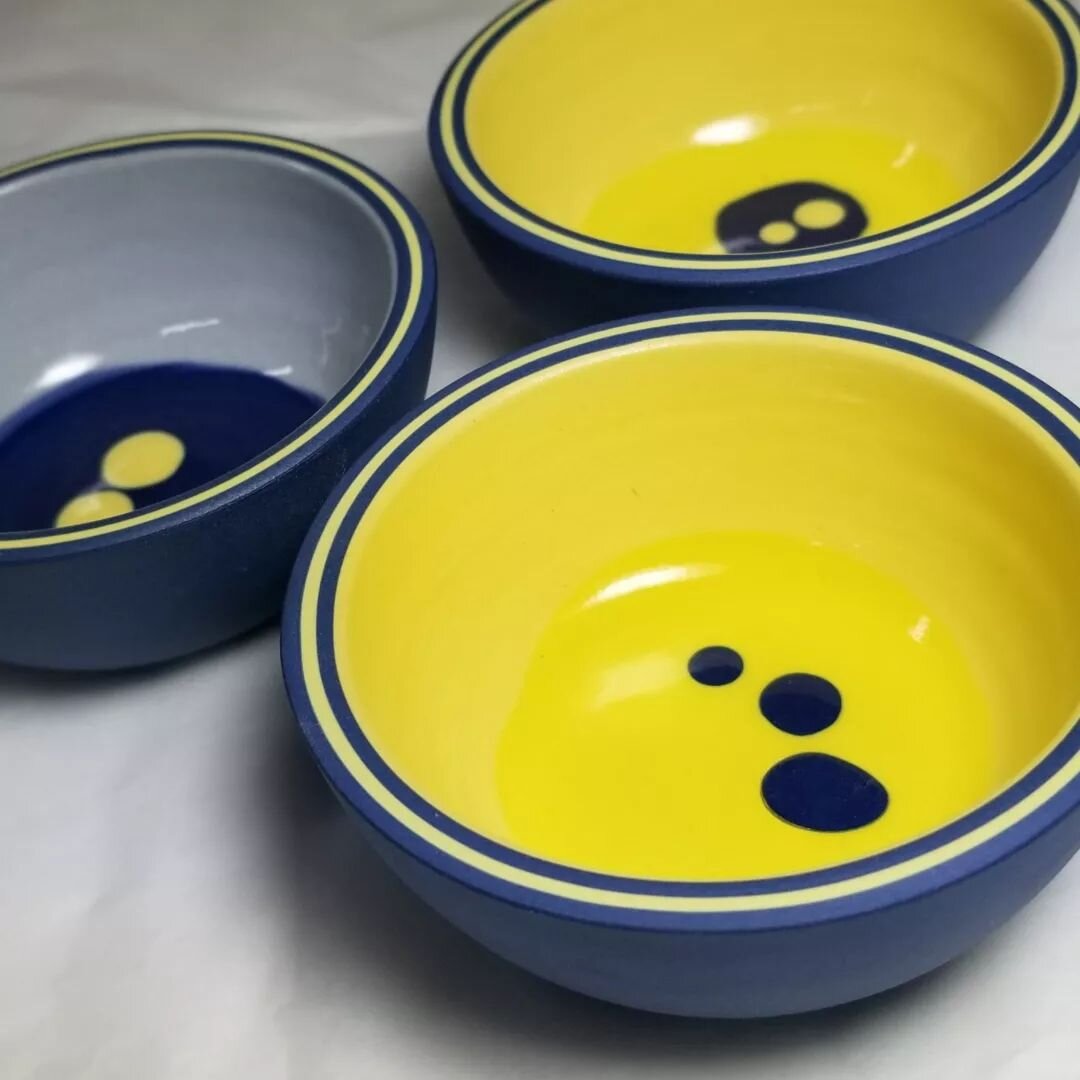 I've been making tiny ceramic chiisana bowls for our open studios show this coming week. Here's my &quot;Pro European Union&quot; range 🇪🇺
🙂💙💛💙

I do hope you all can come visit:
This Fri 8th, Sat 9th, Sun 10th December 11am - 6pm&nbsp;

Over 4