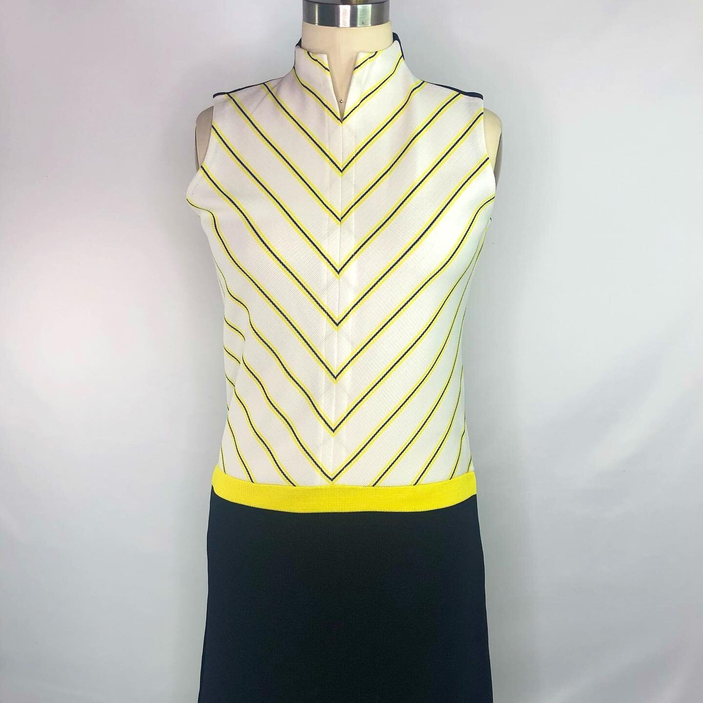 It&rsquo;s about that mod 👀! Good size (12) and groovy polyester. Check it out 🔥❤️🔥. Etsy shop in my IG bio ...
#modfashion #vintagestyle #vintageshop #vintageclothing #vintagedresses