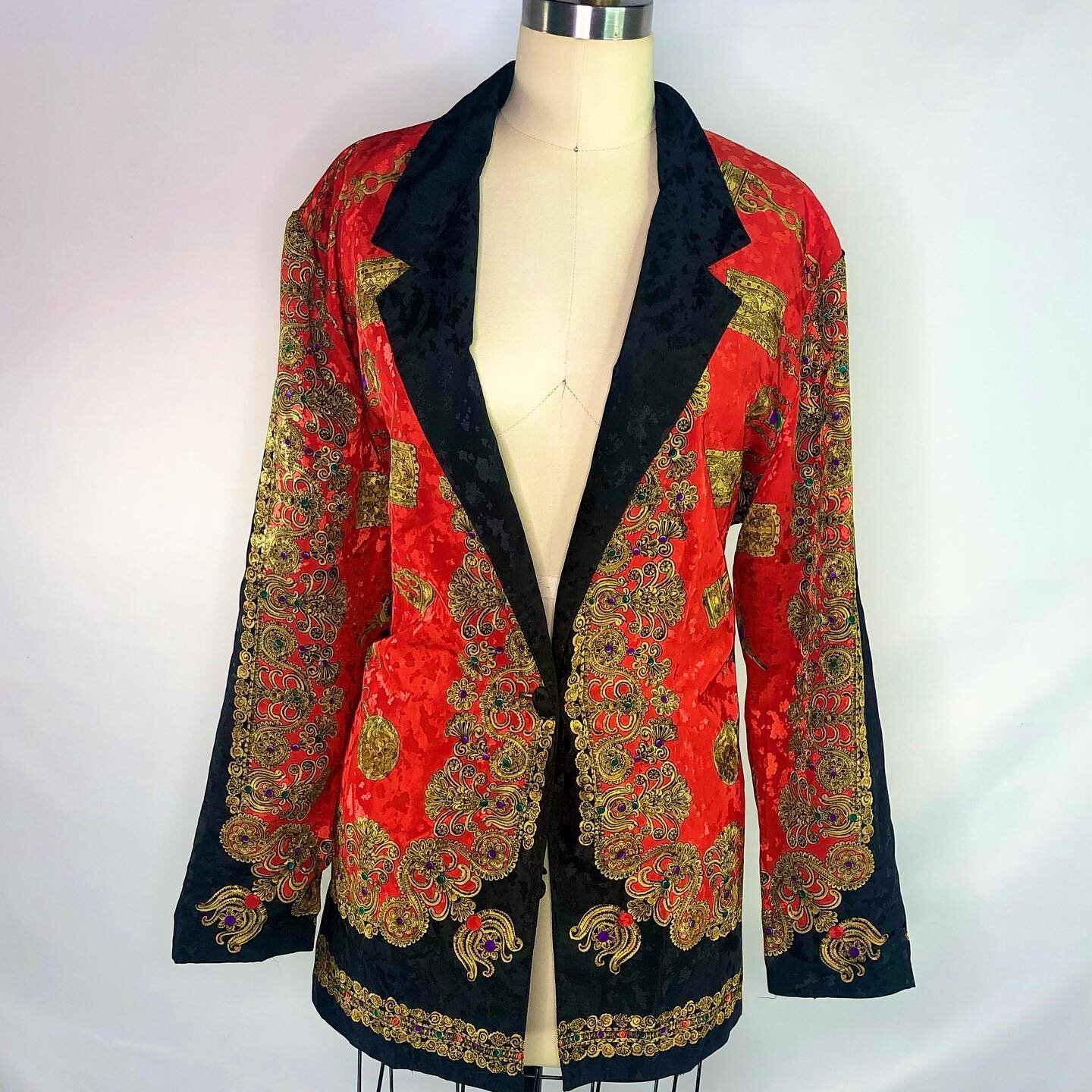 Love this vintage Jordan&rsquo;s rayon jacket...so 80&rsquo;s, stylish and wearable today! Check it out 👀. Look for Etsy shop in my bio ❤️🔥❤️. #80sfashion #vintage80s #vintageclothes #vintageclothingshop