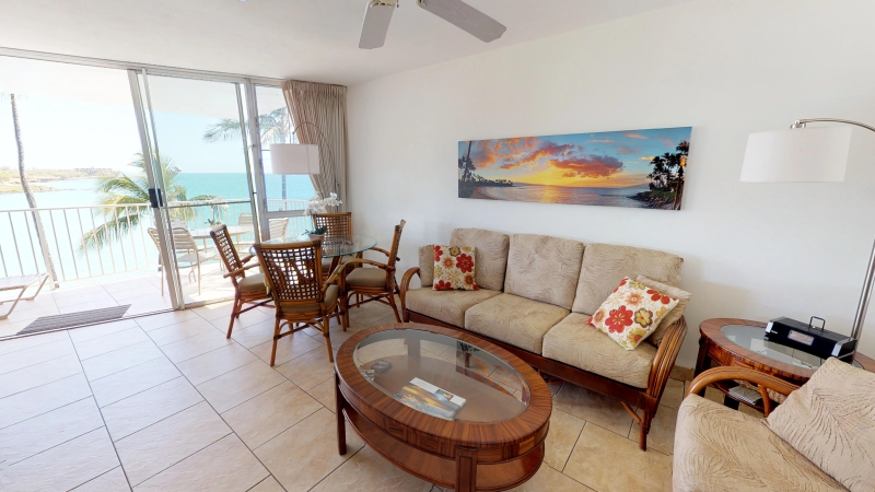 Kamaole-Nalu-506-oceanfront-living-01.jpg