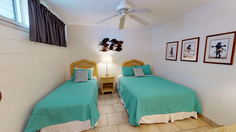 Kamaole-Nalu-506-oceanfront-living-08.jpg