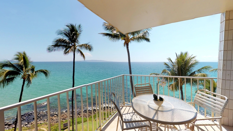 Kamaole-Nalu-506-oceanfront-living-10.jpg