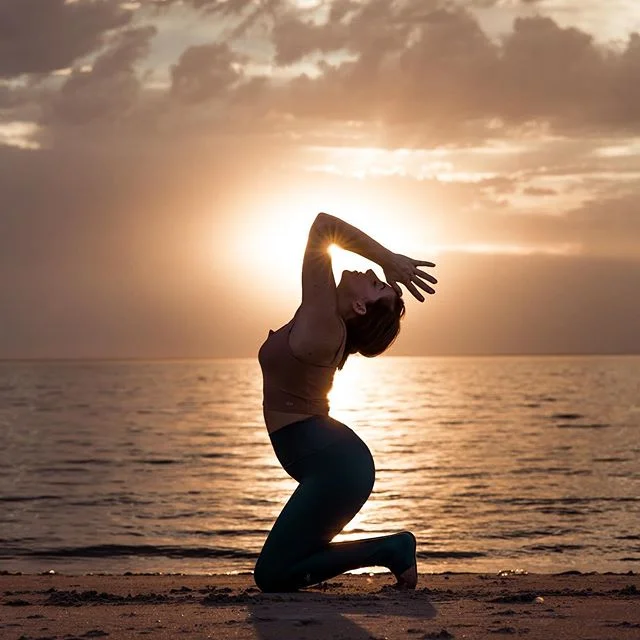 I went from practicing every day (and feeling great doing handstands right up until the day I gave birth) to spending a few minutes (only a few times in the last month) doing super slow movement that ends up in me sitting and meditating. It’s a ride, and it’s crazy and amazing and special and difficult all at once. I miss moving my body and yet I’m so aware I’m in a new body now— and it’s one that I will need to learn and navigate as time passes. I’ll tell you one thing for sure, though: never have I felt more powerful than when I caught my reflection standing in my underwear, scar showing, belly soft, breastfeeding. ⁣
📸: @_in_the_flow_  x  @aloyoga