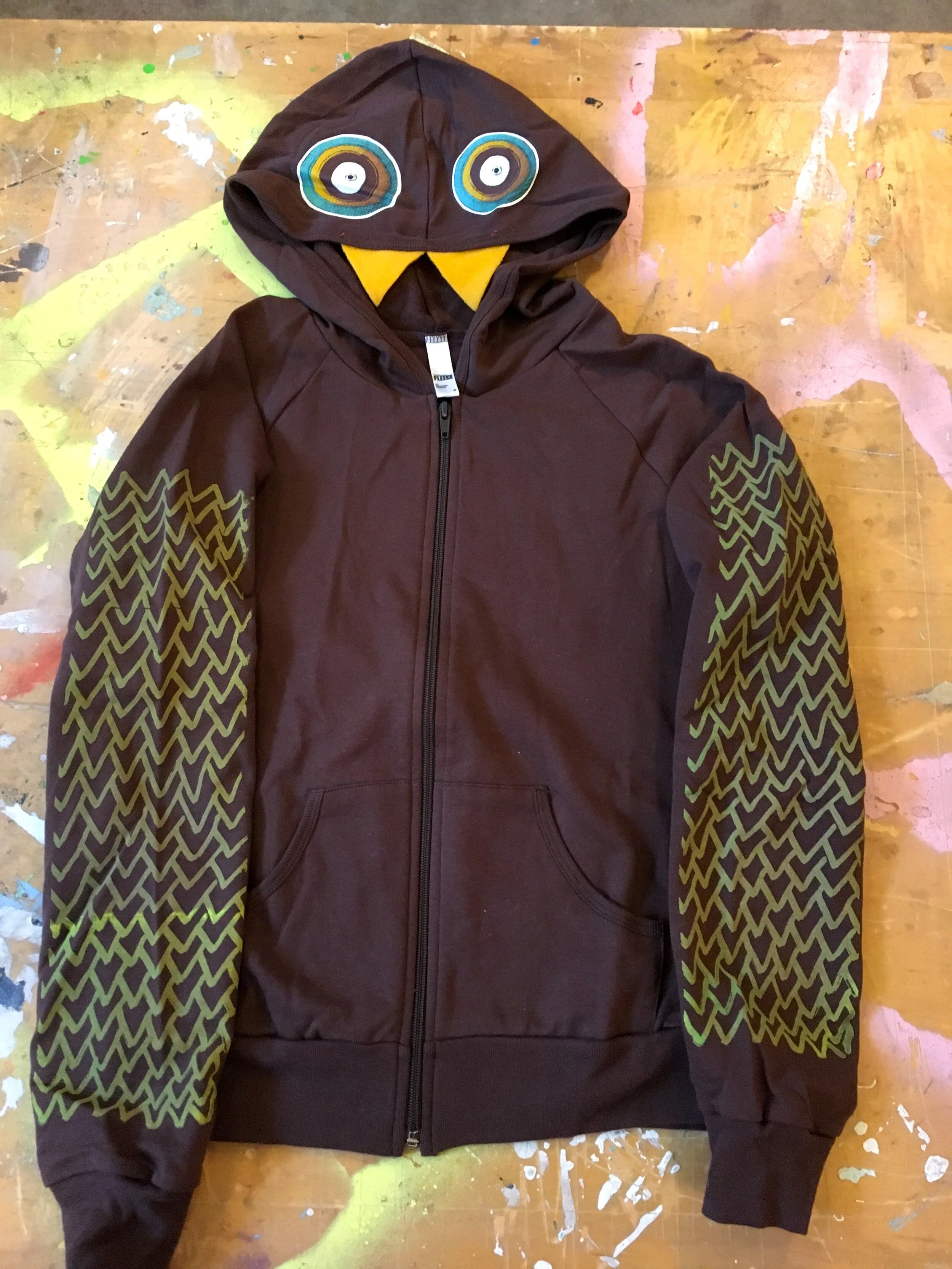 DELUXE HOODIE M 2 EYES 1.JPG