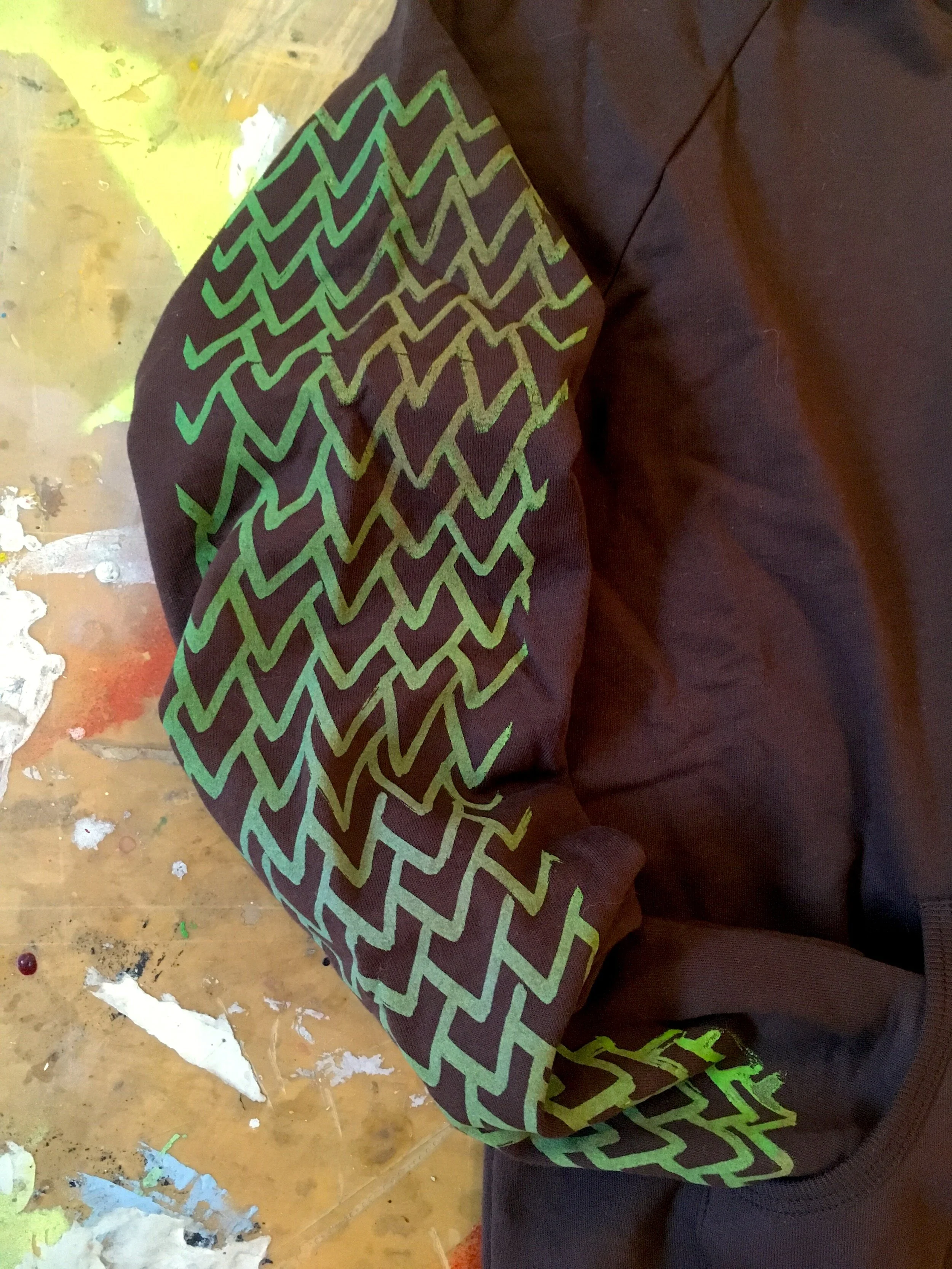 DELUXE HOODIE M 2 EYES ORANGE TEETH 3.JPG