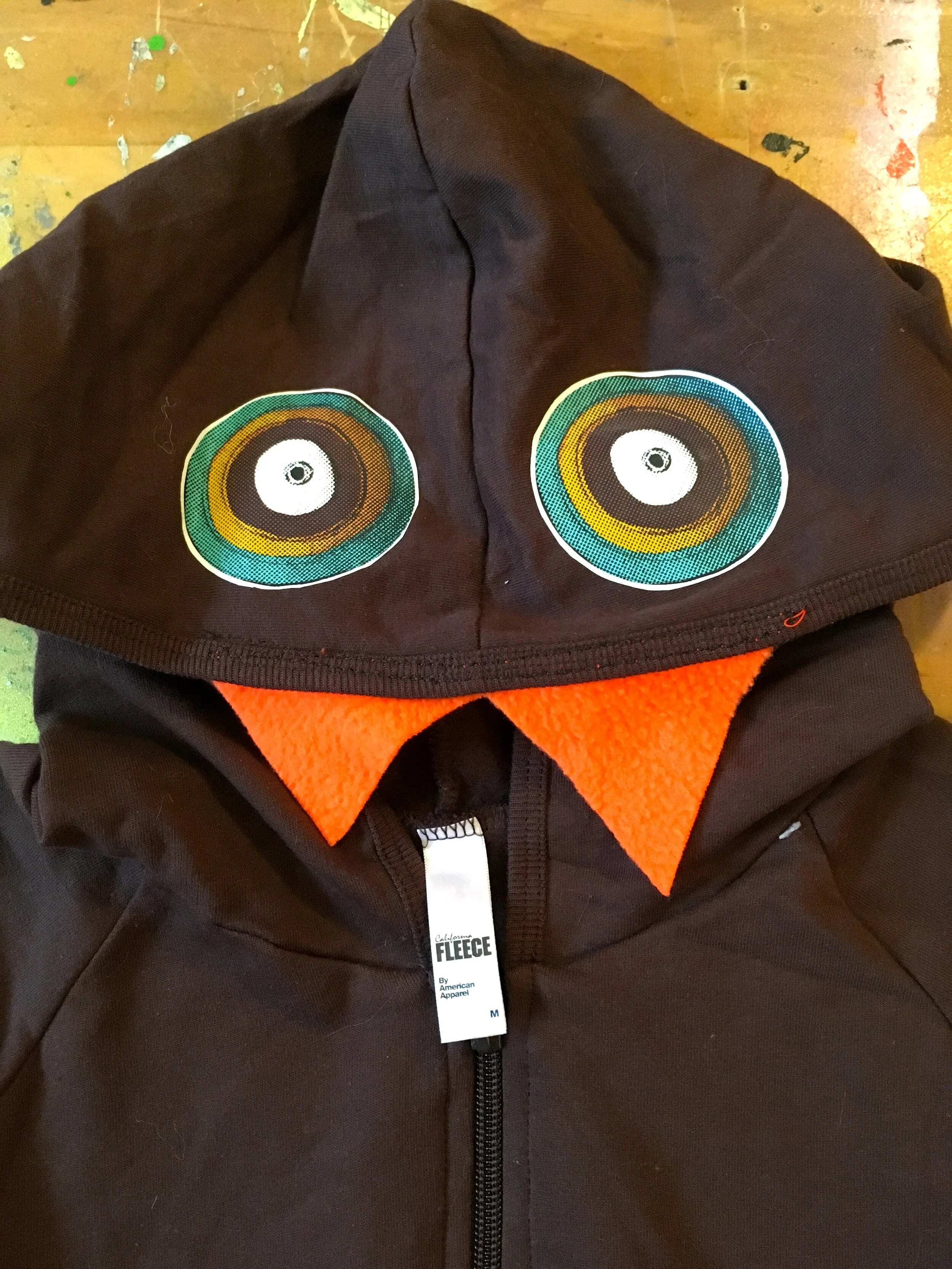 DELUXE HOODIE M 2 EYES ORANGE TEETH 2.JPG