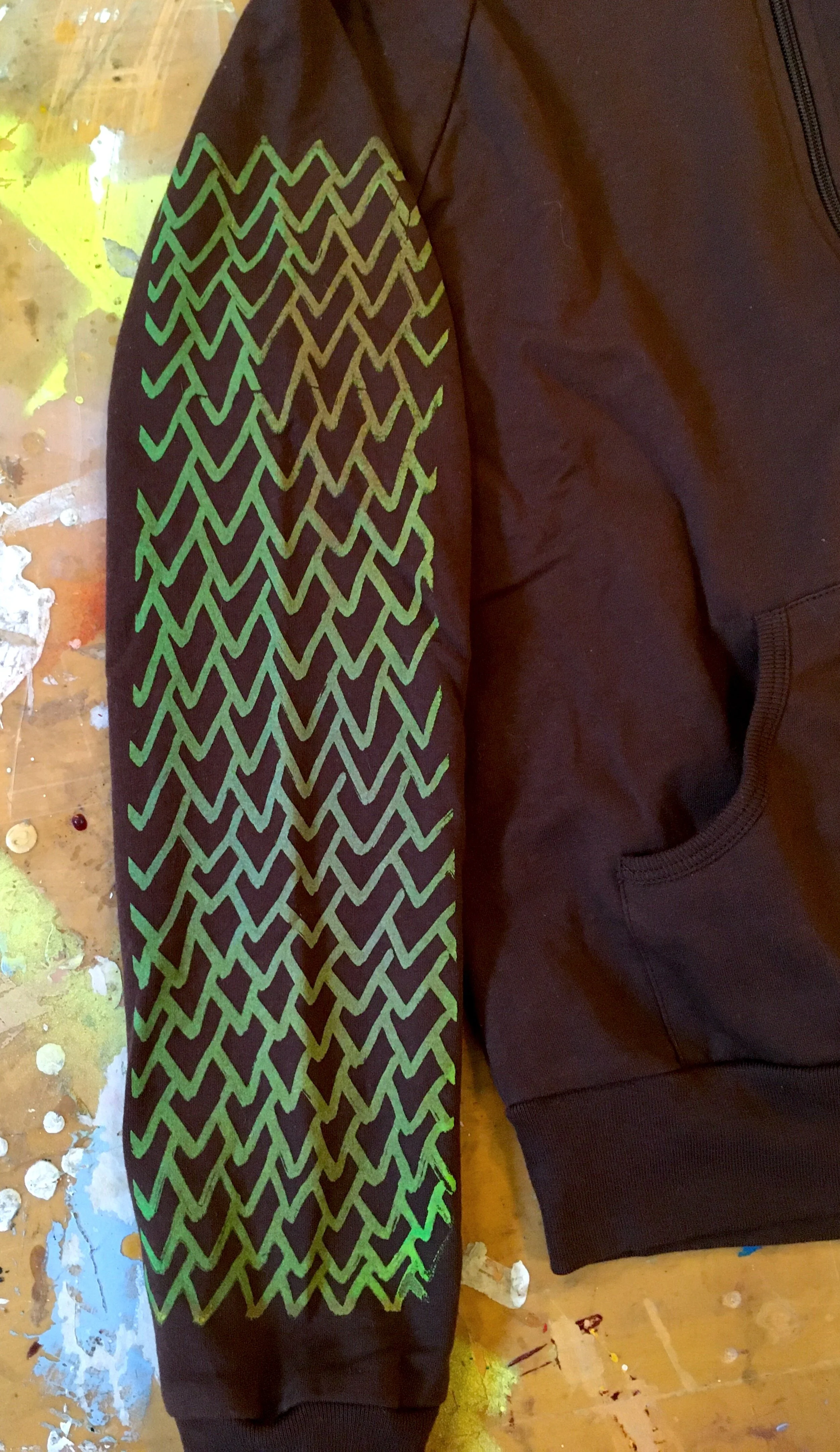 DELUXE HOODIE M 2 EYES ORANGE TEETH 4.JPG