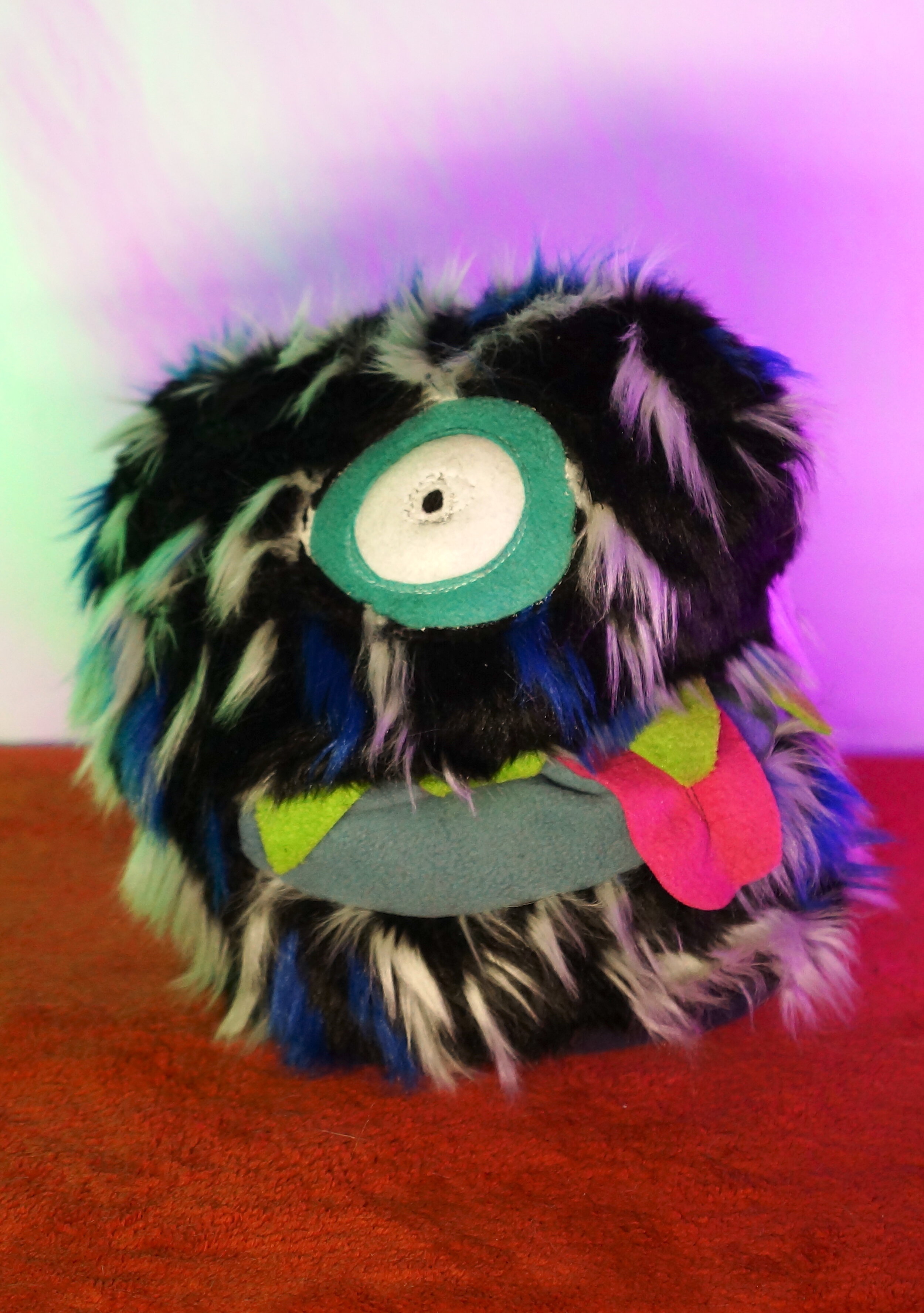 BLUE BLACK WHITE HEAD 2.JPG