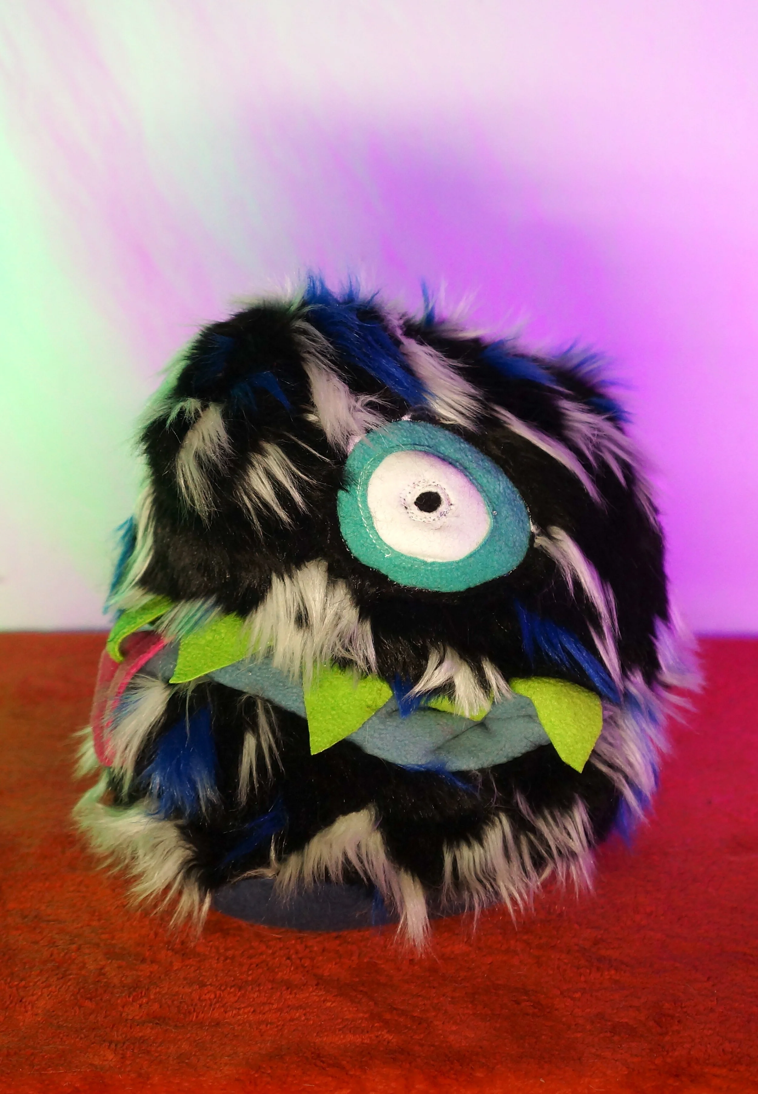 BLUE BLACK WHITE HEAD 3.JPG