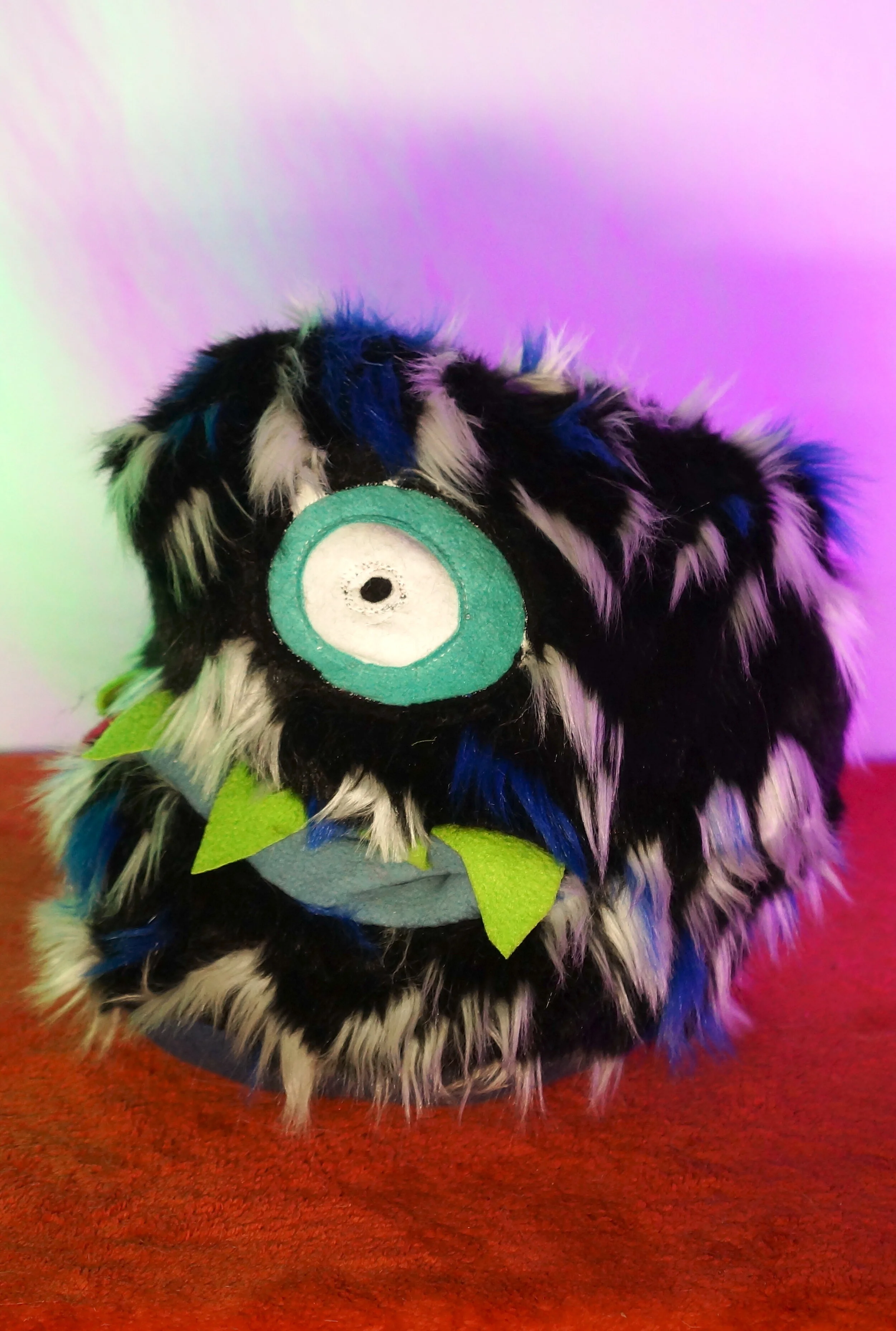 BLUE BLACK WHITE HEAD 4.JPG