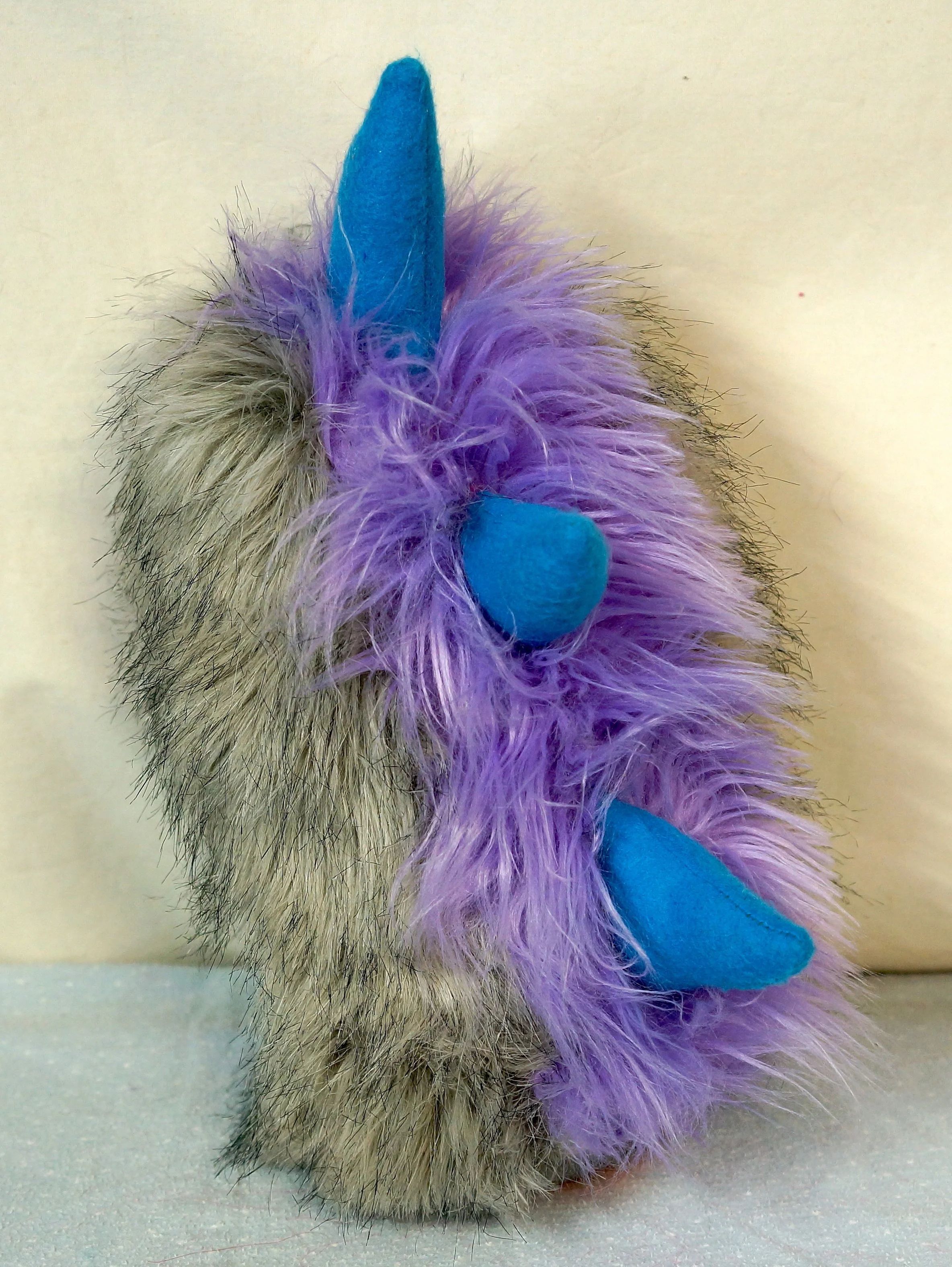 MED GRAY W STRIPE SPIKES 3.JPG