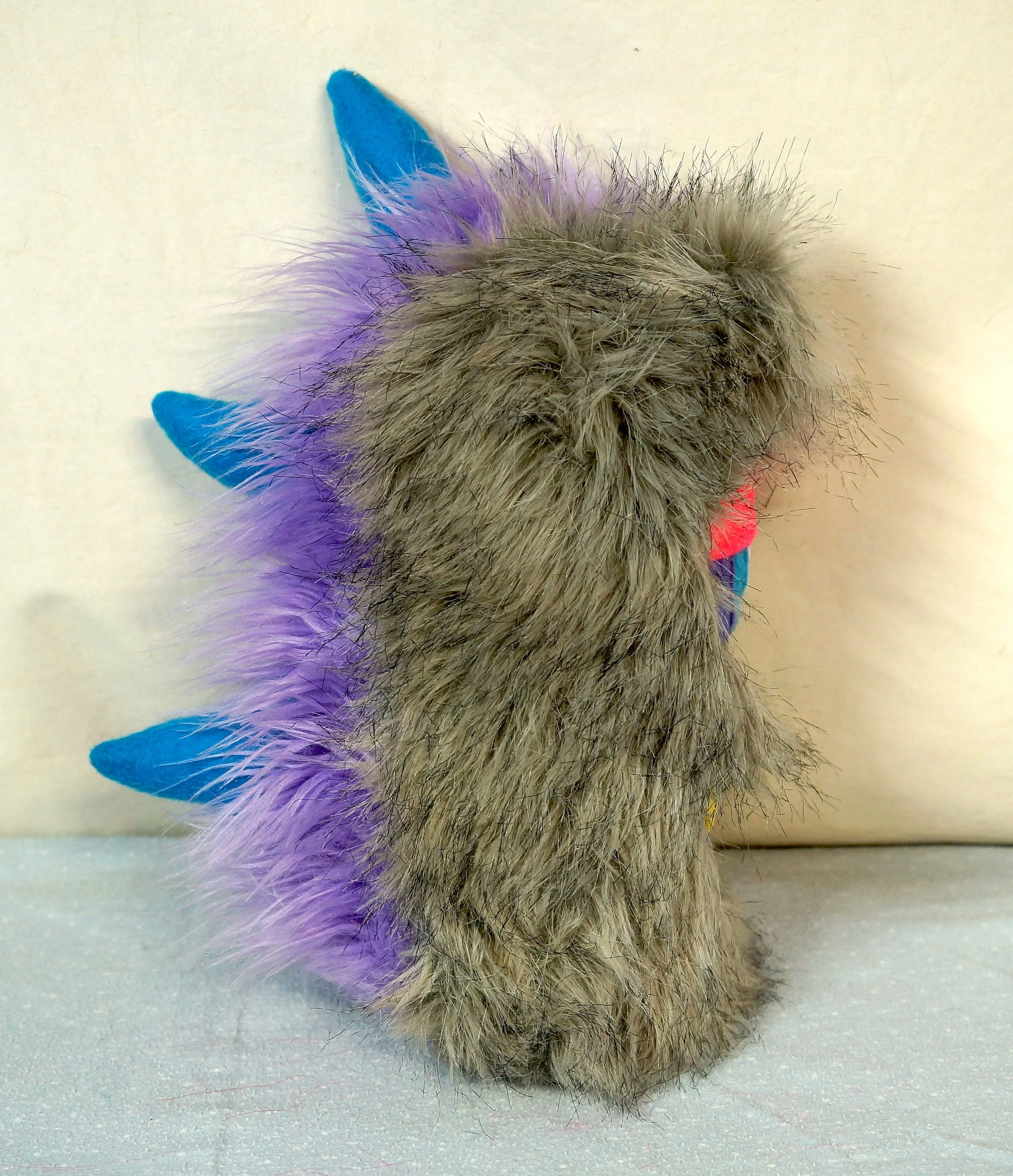 MED GRAY W STRIPE SPIKES 5.JPG