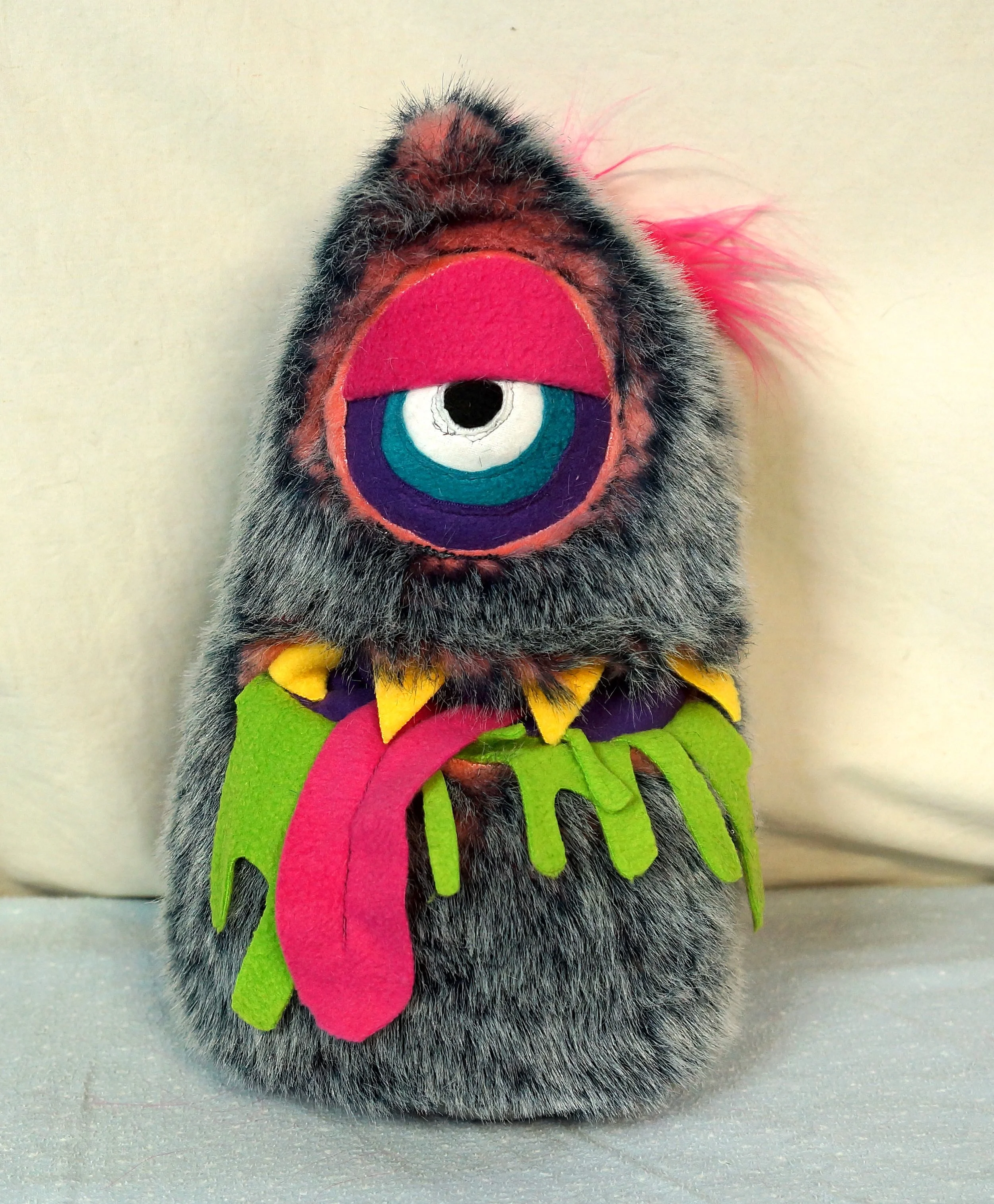 MED GRAY PINK W: DROOL 2.JPG