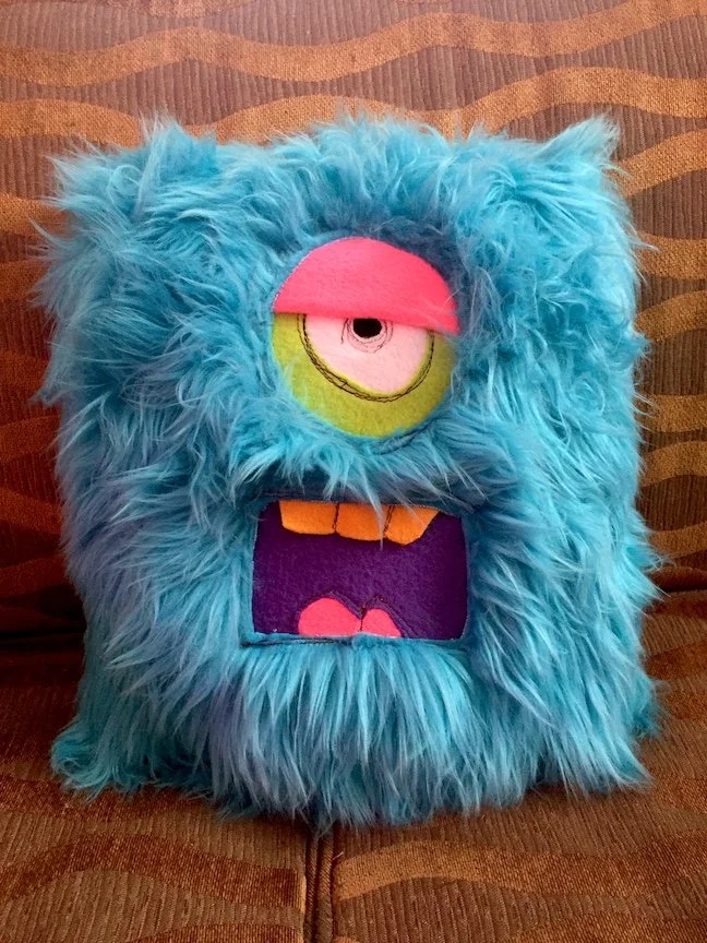 MEDIUM TURQUOISE WALL MOUNT MONSTER FACE