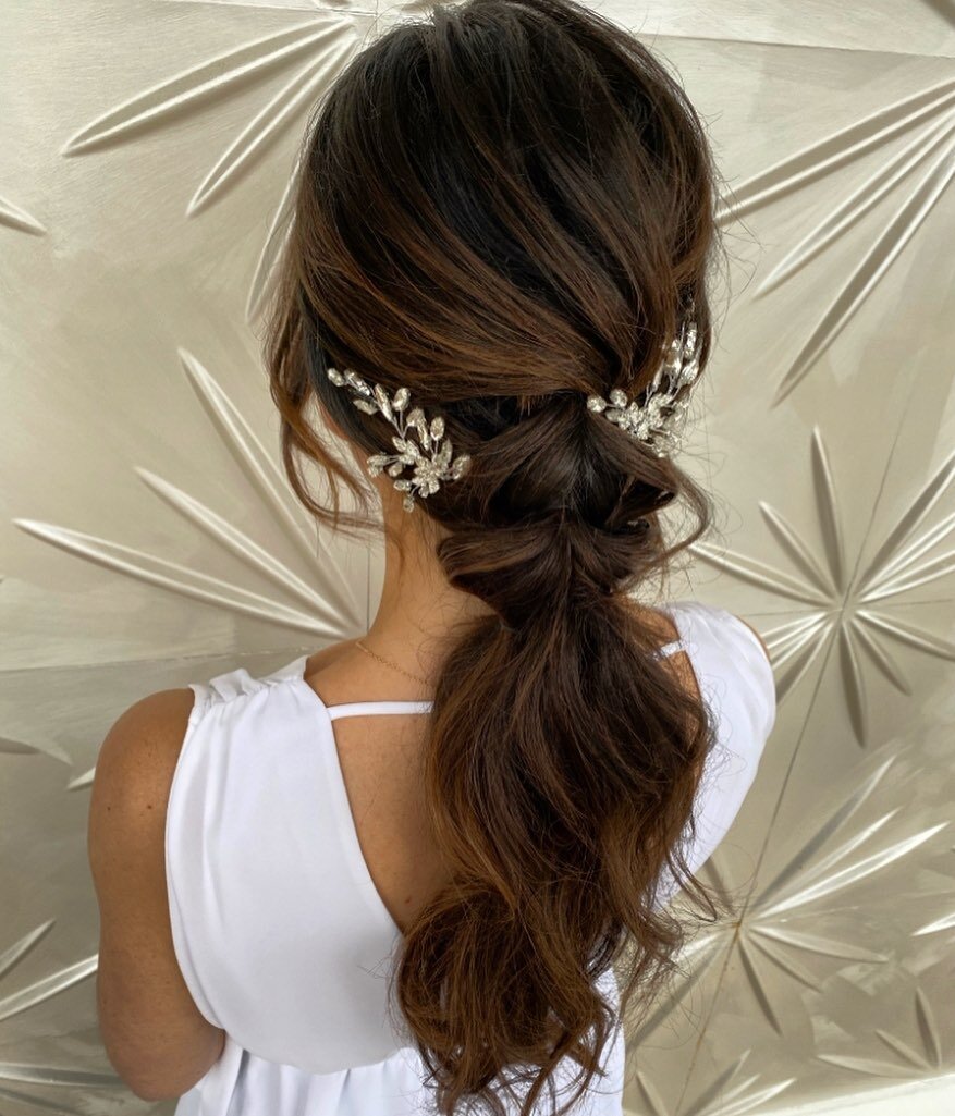 Bridal pony is a hot style for 2021🔥 

#bridalpony #bridalupdos #libride #longislandbridalhairstylist #longislandweddings #libridalhair #longislandhair #bridalhairstyles #wantaghhairstylist #lihairsalon #bellmoresalon #salonsuitelife