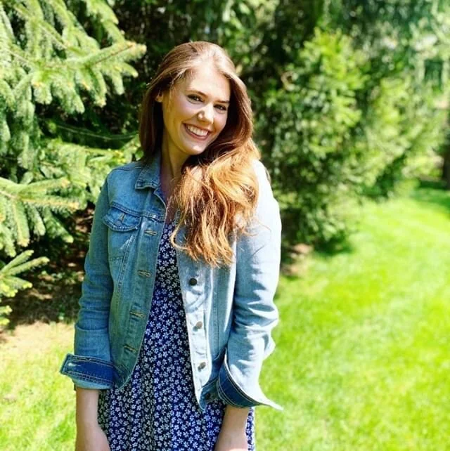 I'm cheesin' pretty big these days!⁠
⁠
Hi! My name is Jenna and I like to think of myself as a happiness-seeker.☀️⁠
⁠
There are some new faces here, so I thought it would be fun to share a little bit about me.⁠
⁠
1. Nothing makes me smile more than t