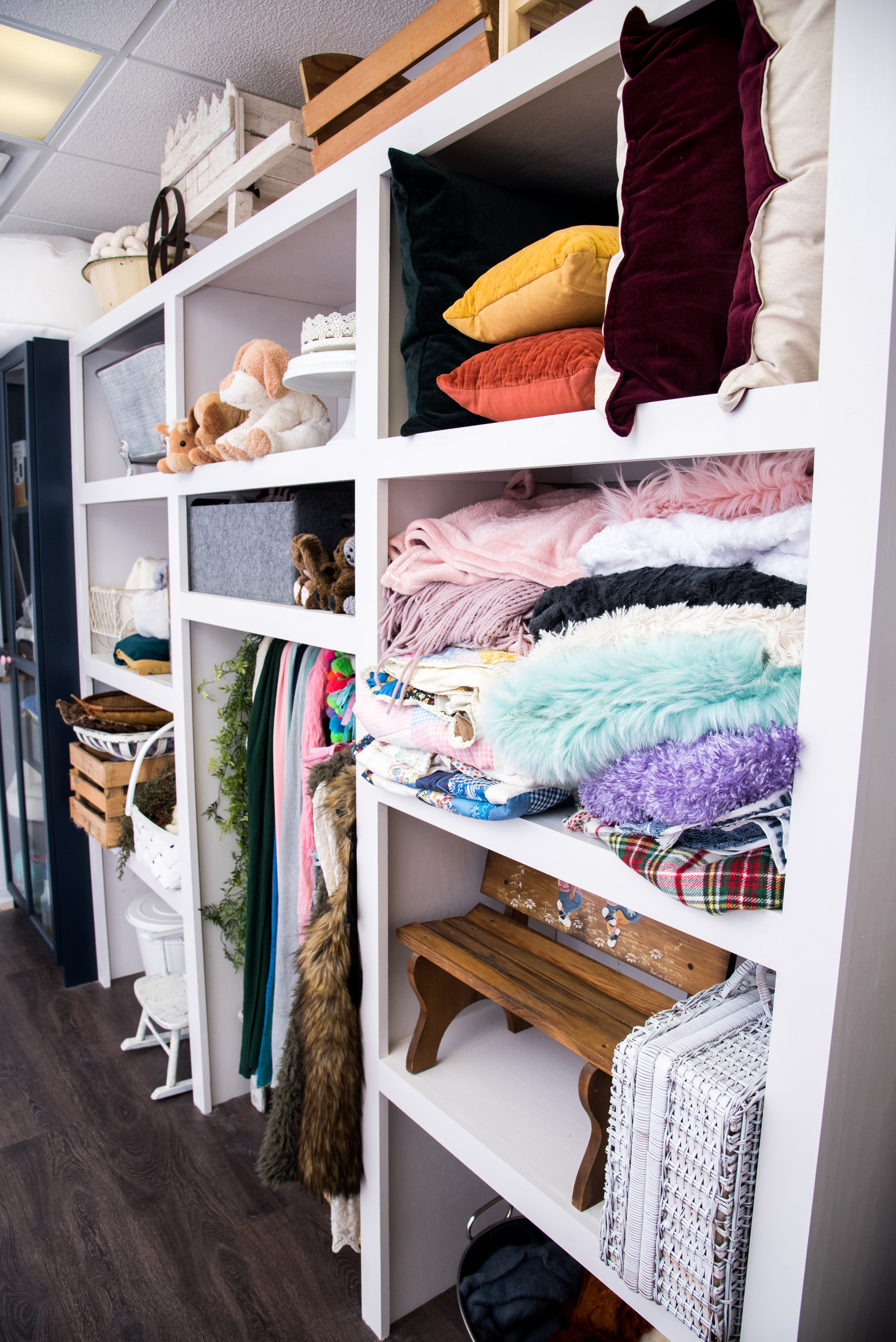 shelf (3 of 10).jpg