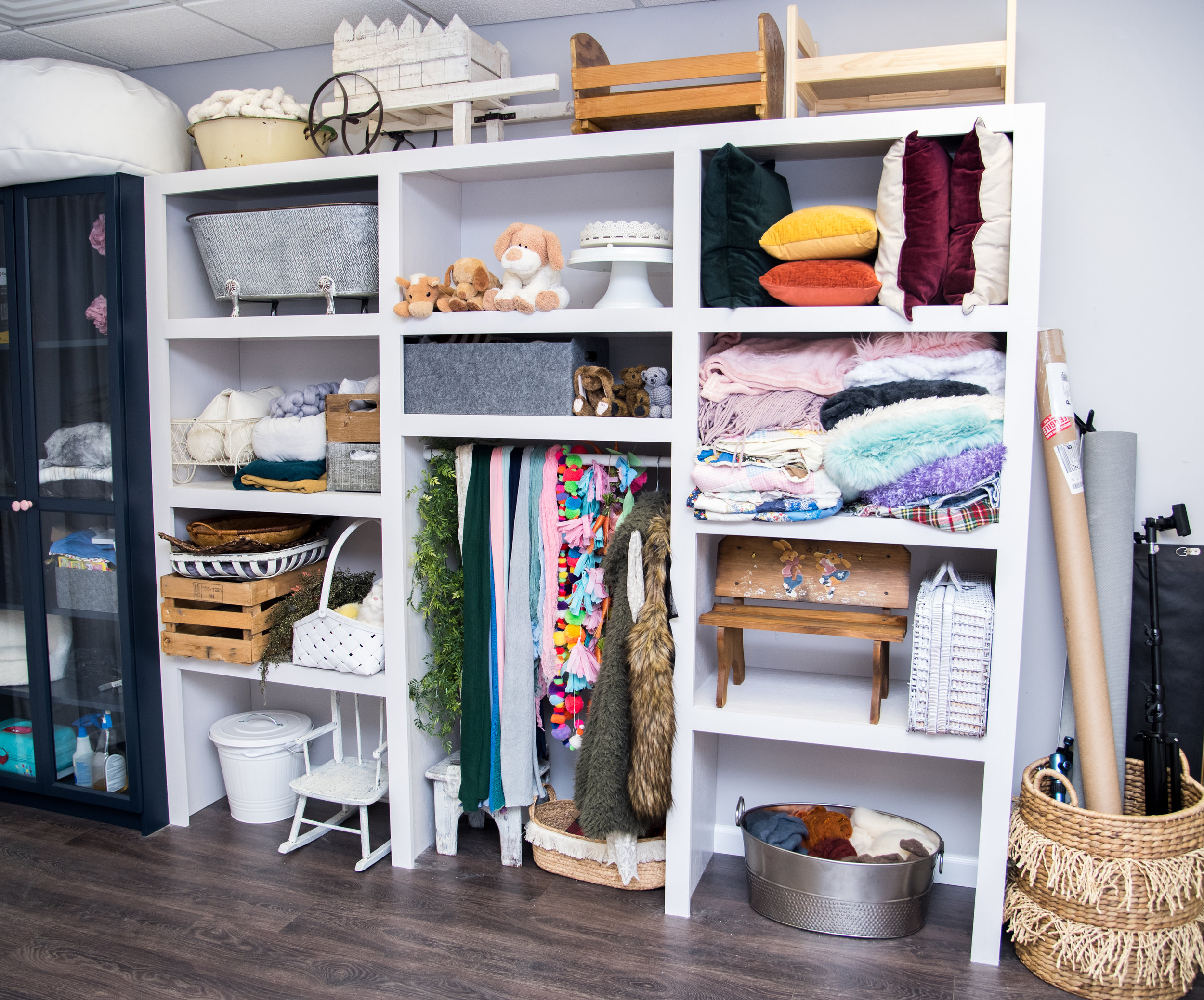 shelf (10 of 10).jpg