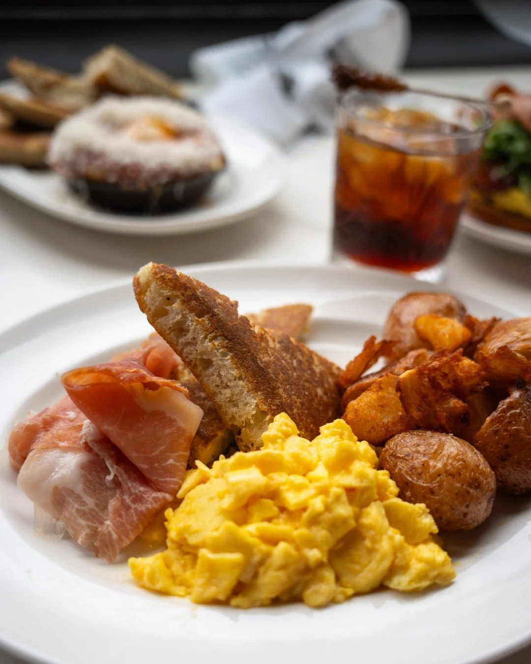 You, me, and brunch at the Vetti. ✨ Get your reservation for this weekend at barvetti.com. All your Italian faves and specialty cocktails will be waiting for you. 😁 

Brunch Hours: Saturday - Sunday 10am - 2pm

#brunch #barvetti #breakfast #lunch #i