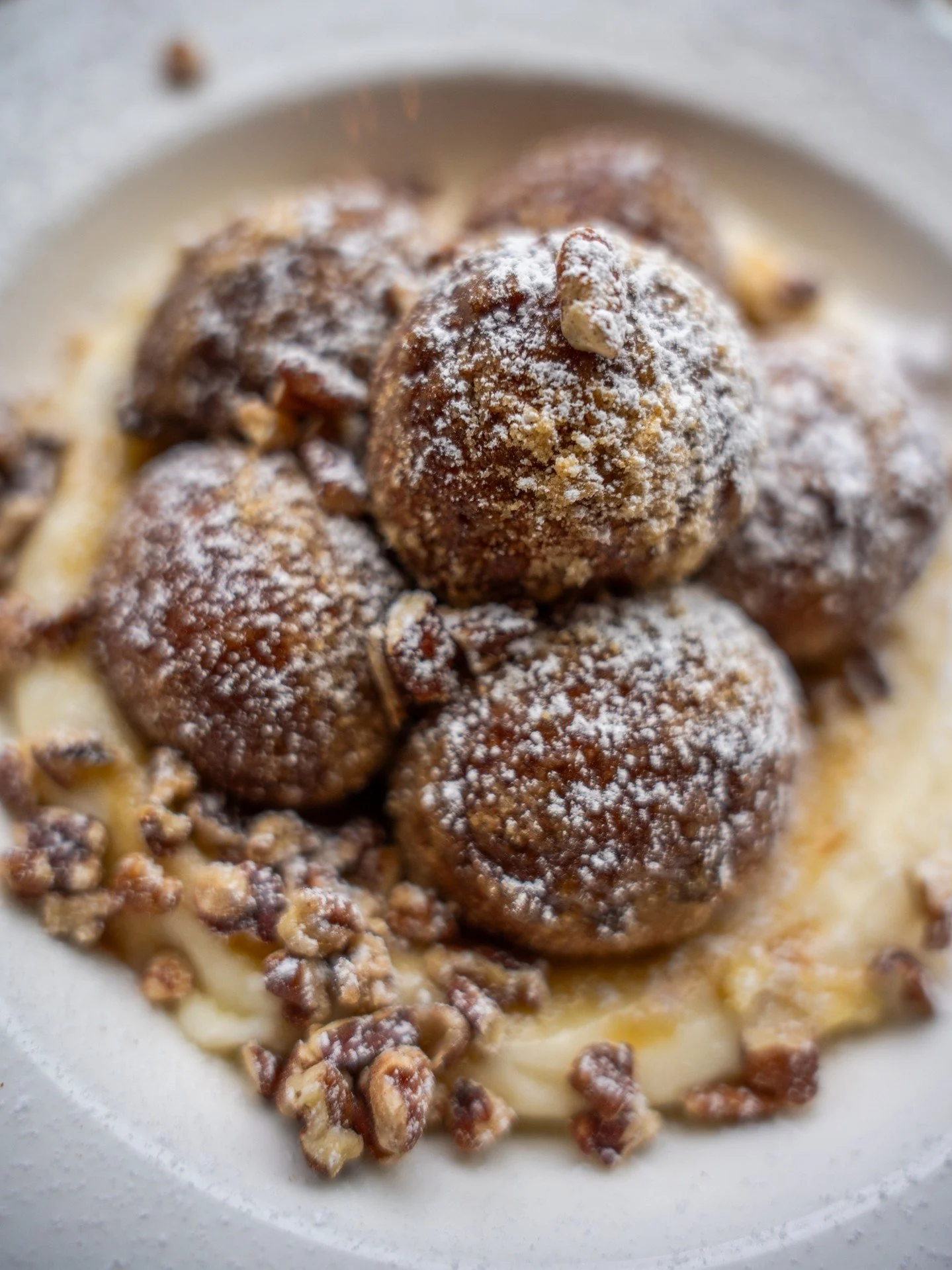 Brunching with Pecan Bombolonis just hits different. #barVettiBrunch 

&bull; Italian donuts &bull; @3dvalleyfarm maple syrup &bull; whipped mascarpone &bull; maple sugar