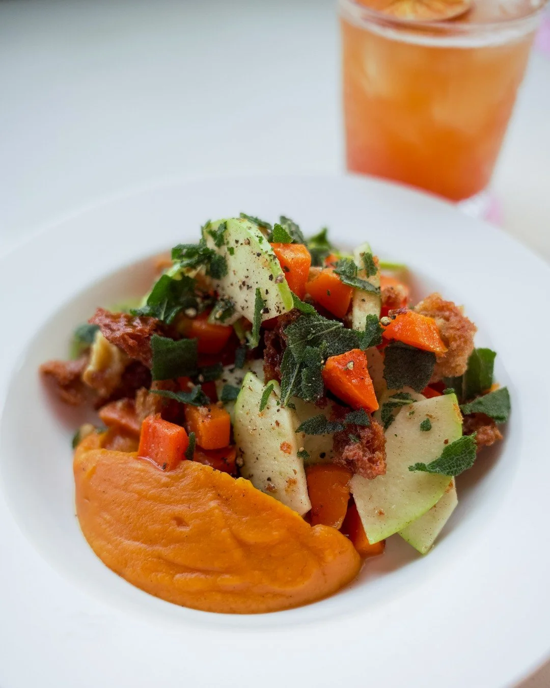 Our Squash Panzanella is back on our dinner menu! Just in time for sweater weather and all things cozy. 🧣🧤 If you love our summer Panzanella, give our fall version a try next time you are dining at Vetti. 

&bull; Roasted squash &bull; torn sourdou