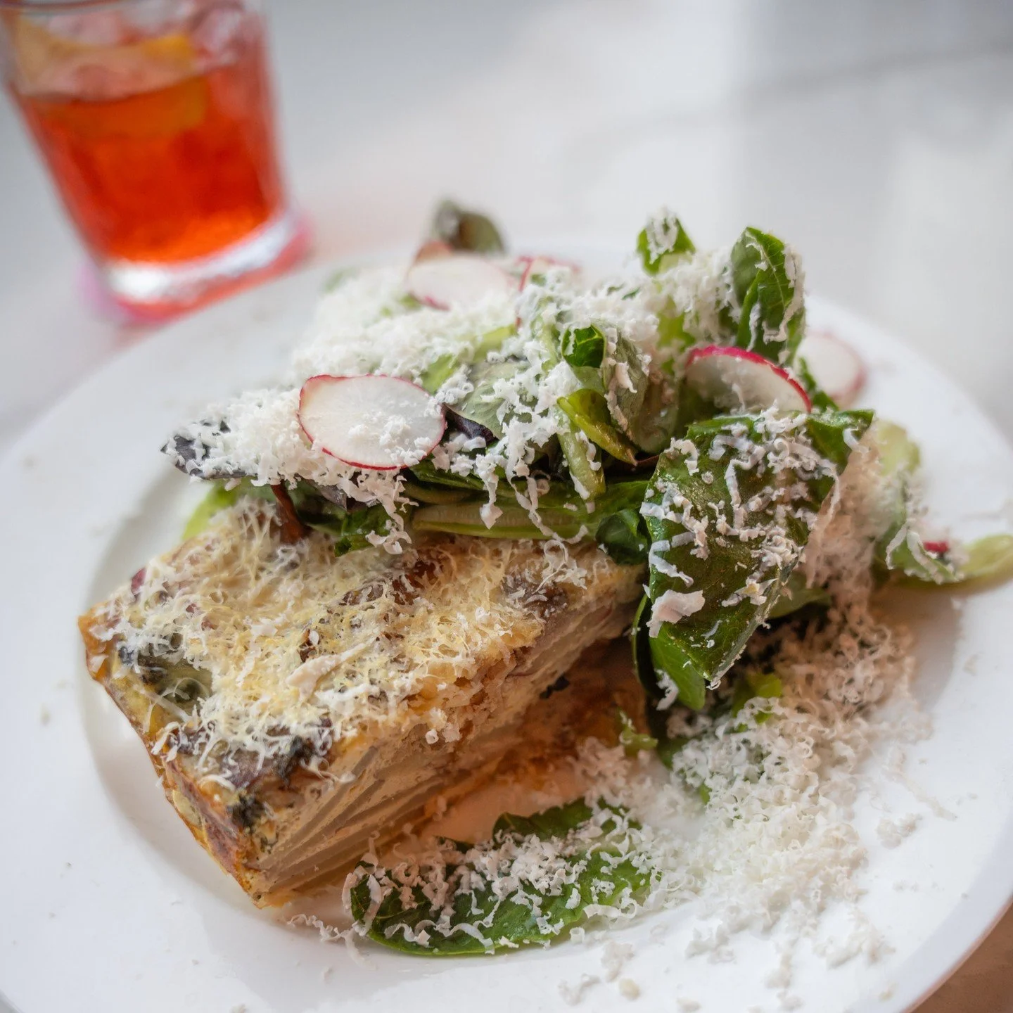 Cocktail in one hand, fork in the other. That's how Vetti does brunch. 🍴🍹 

Join us today from 11am to 2pm to try something new on our bunch menu. 

Mushroom Frittata
&bull; @3DValleyFarm eggs &bull; Frondosa Farm mushrooms &bull; potatoes &bull; k