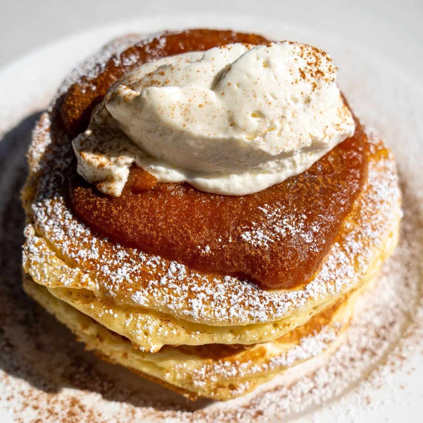 Brunch at Vetti isn't just a meal, it's a way to hit the pause button on a crazy week. Our seasonal Pumpkin Pie Pancakes are the perfect &quot;treat yourself&quot; treat to start the week. 🥞 

#pancakes #pumpkinbutter #orangecaramel #pumpkinpie #fal