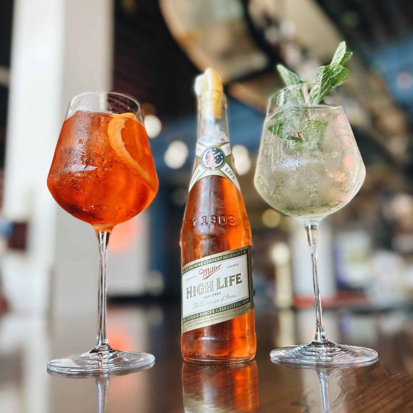 Unwind with us every week day from 5pm - 6pm at our bar! Join us for Spritz Hour for drink specials and take a pause before the holiday festivities begin. ✨🍹 

#drinkspecials #pleasedrinkresponsibly #barvetti #spritz #wine #beer #happyhour #Louisvil