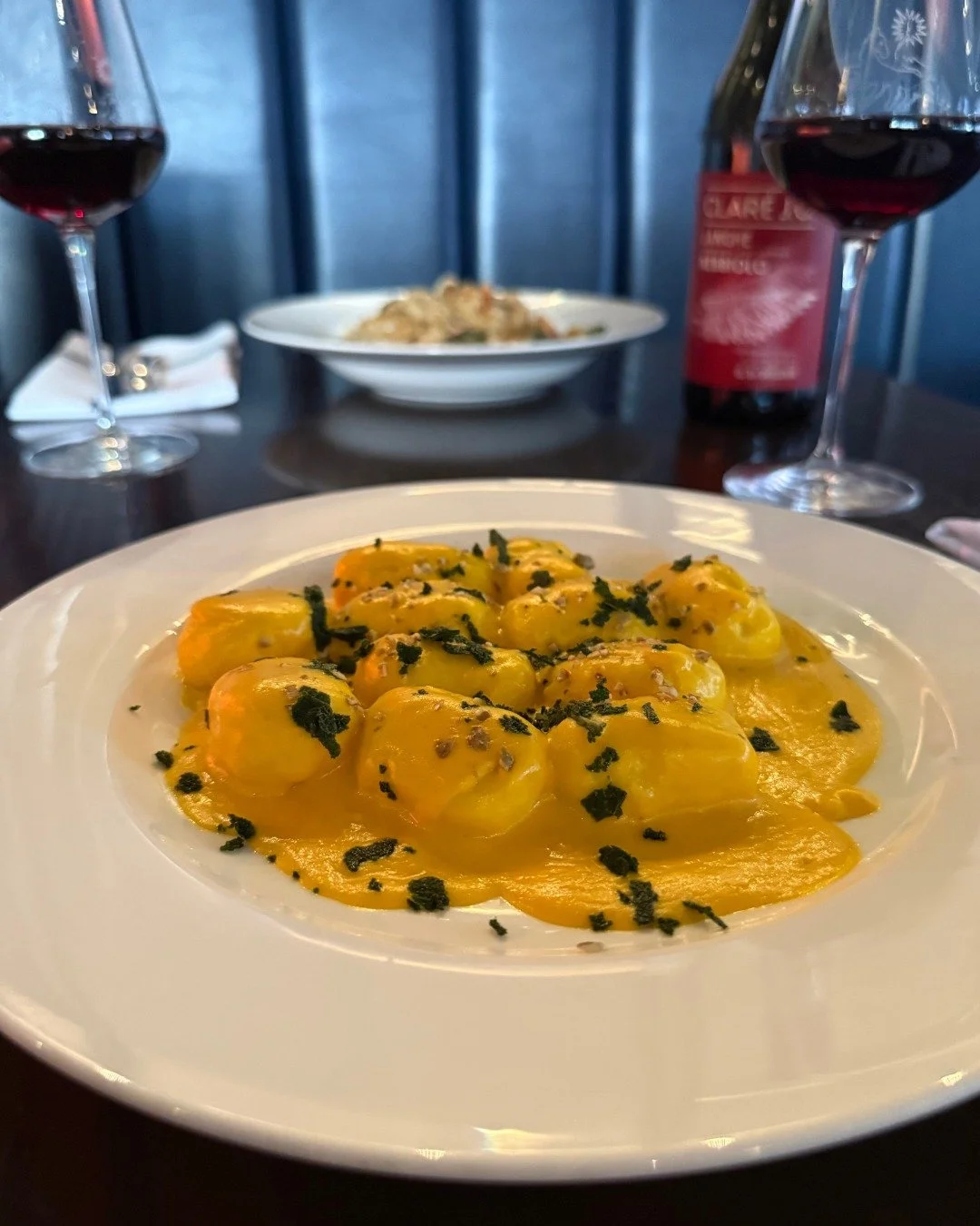 Get cozy with one of our new dinner menu items made con amore - Ricotta Gnocchi. ✨ Goes perfectly with a bottle of wine and some good conversation. 

&bull; kuri squash cream &bull; pumpkin seeds &bull; sage

Reservations ---> barvetti.com or clic
