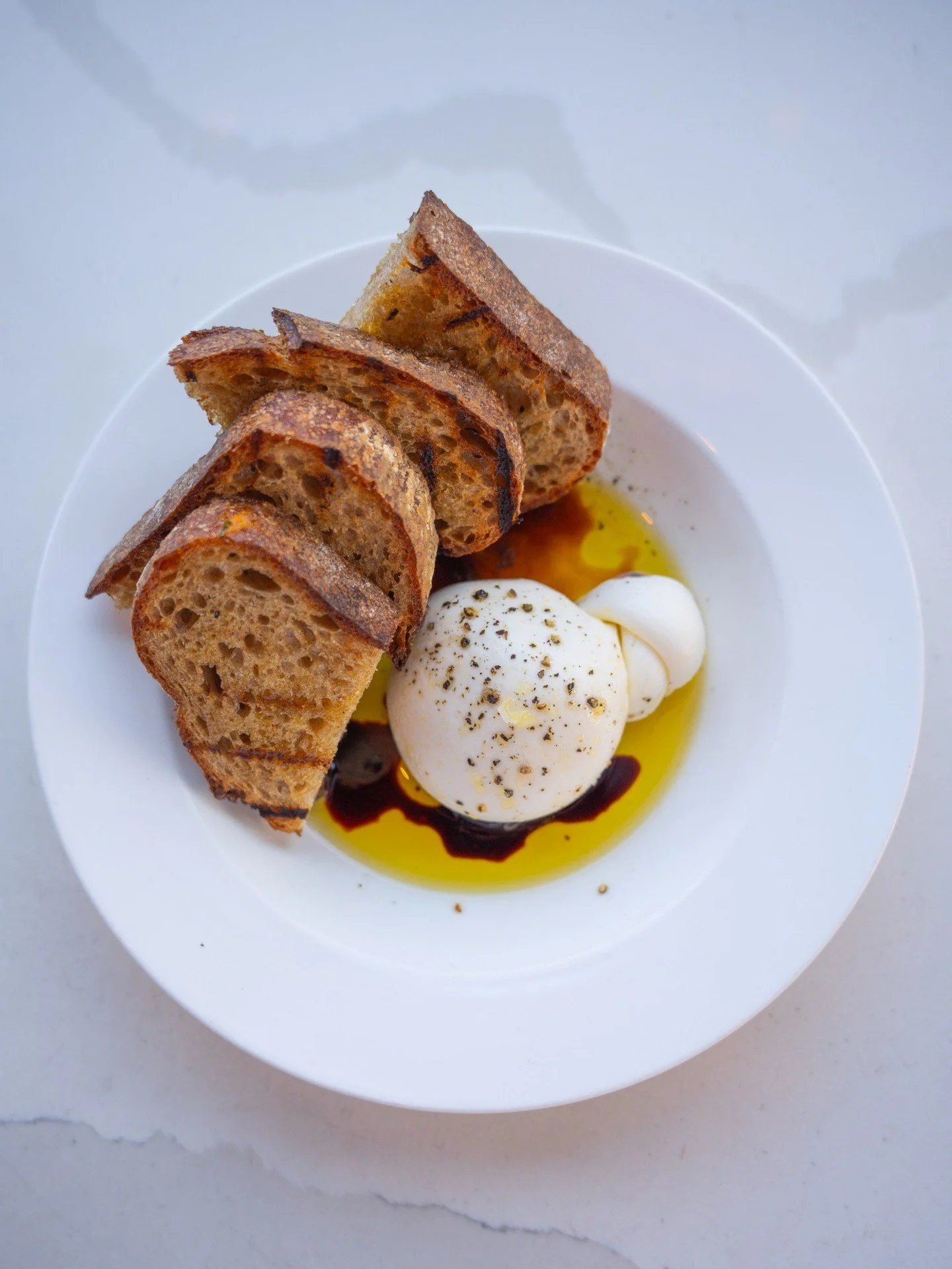 Buon National Cheese Day! Enjoy our soft, creamy Gr&auml;ńde Burrata &mdash; the Italian way to celebrate. 🧀 

#NationalCheeseDay #burrata #barvetti #italianfood #appetizer #louisville #louisvilleeats #louisvillefod