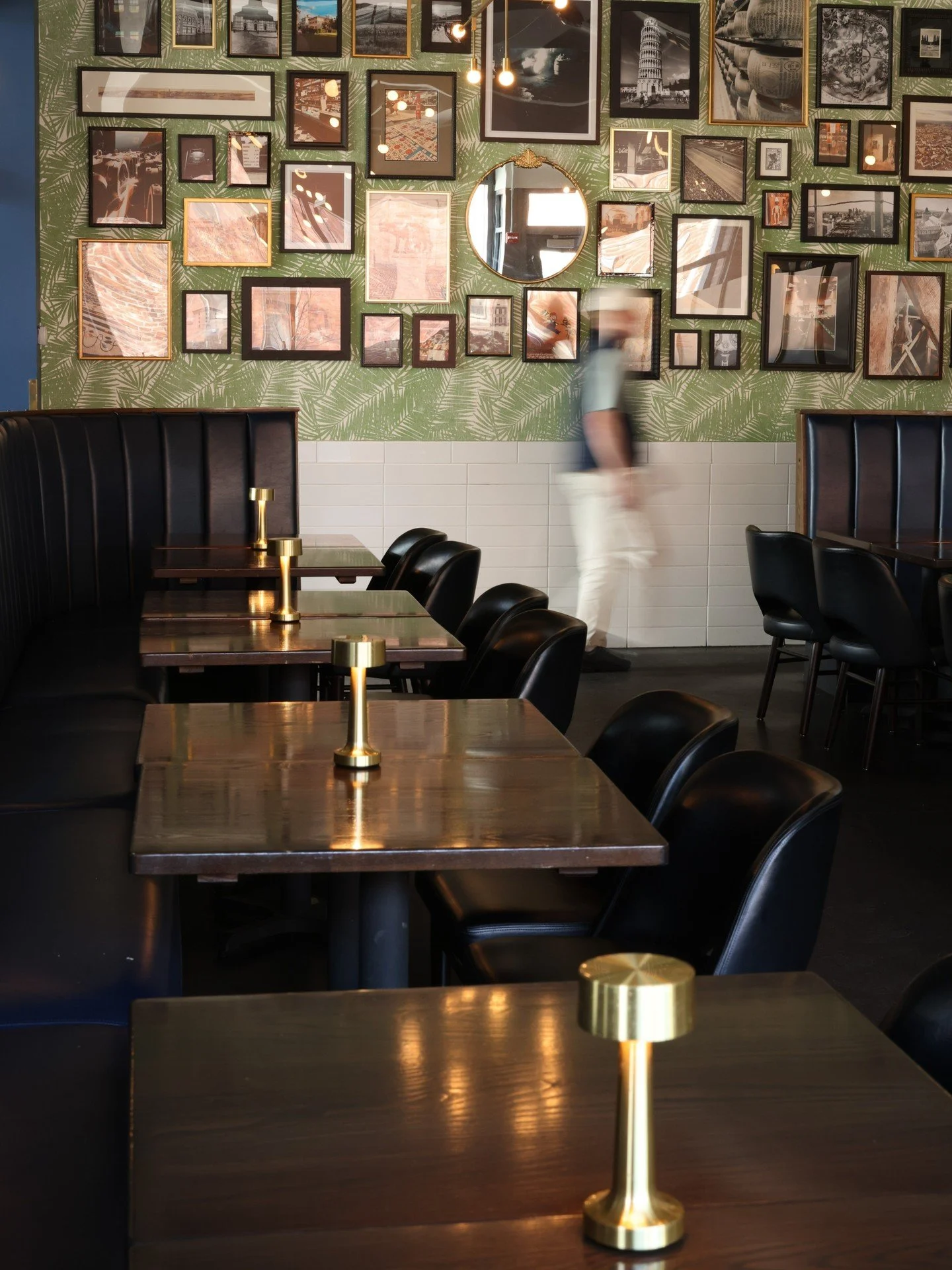 At bar Vetti, all are welcome here. We're in the business of warm hospitality and comforting dishes so guests from every walk of life can relax and make memories with friends and family. 🩵  Siete i benvenuti.