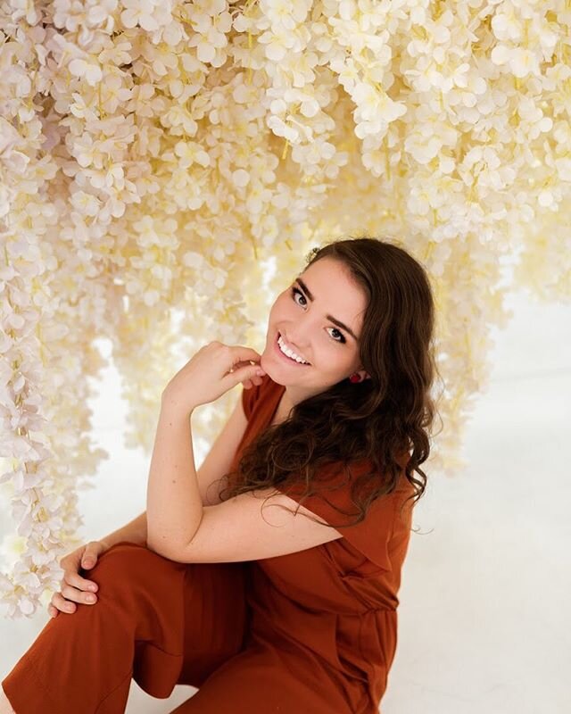 Well, hello there! It&rsquo;s me! I haven&rsquo;t introduced myself officially before and it&rsquo;s about time! Here are some facts about me: 
1. I have a mini goldendoodle baby and she makes my life infinitely better and quite energetic 🐶 Seriousl