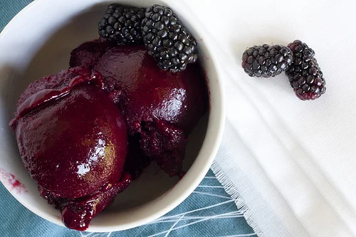 BLACKBERRY LEMON FROZEN YOGURT 