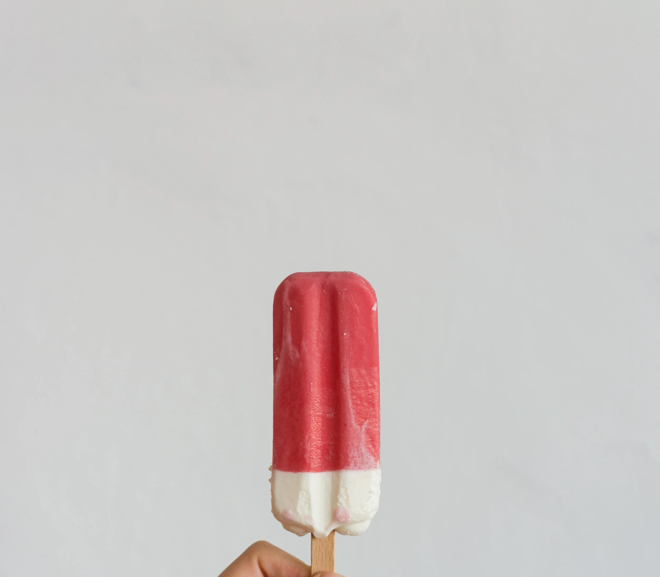 ROASTED STRAWBERRY &amp; COCONUT POPSICLES 