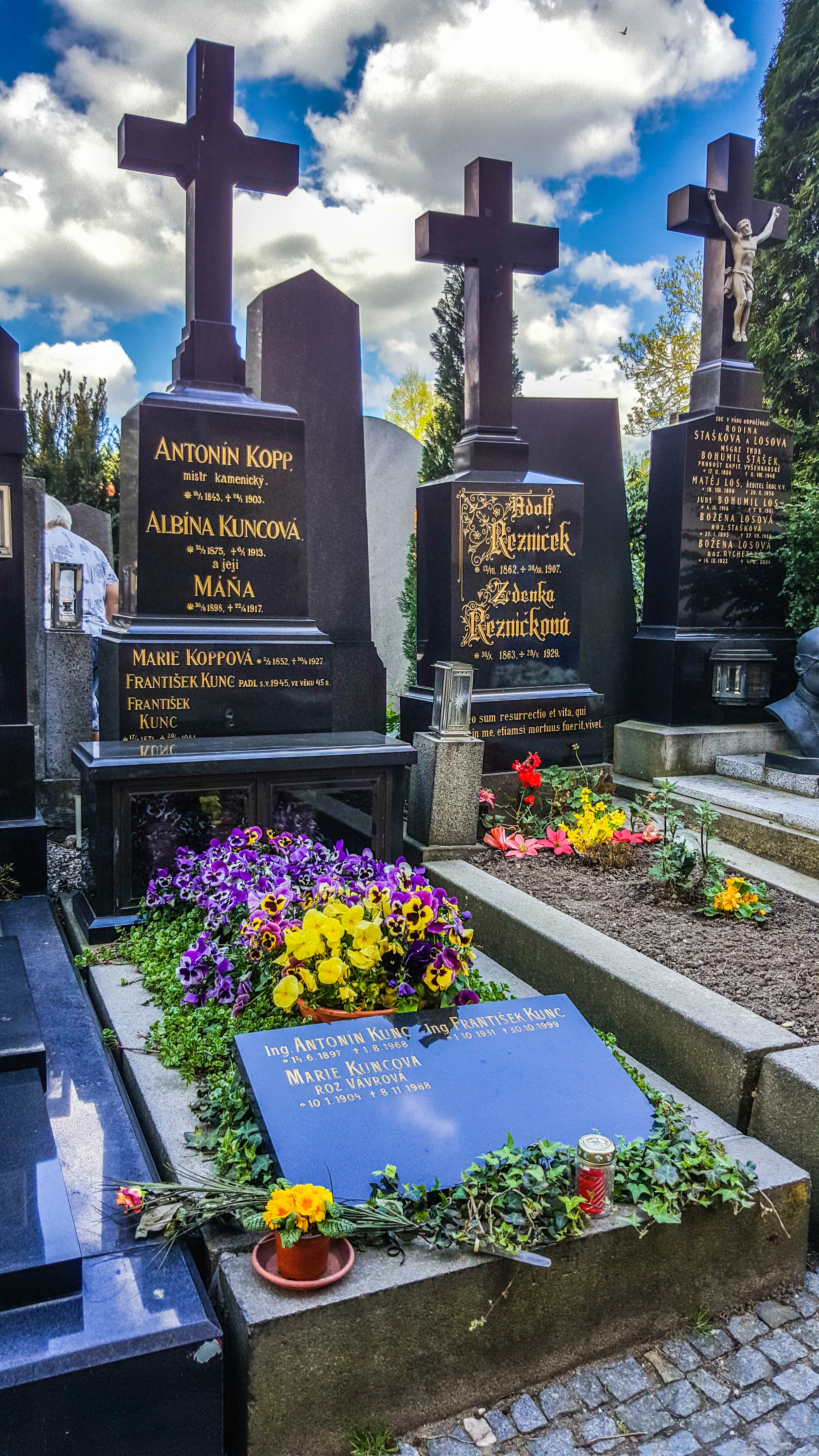 Pretty grave
