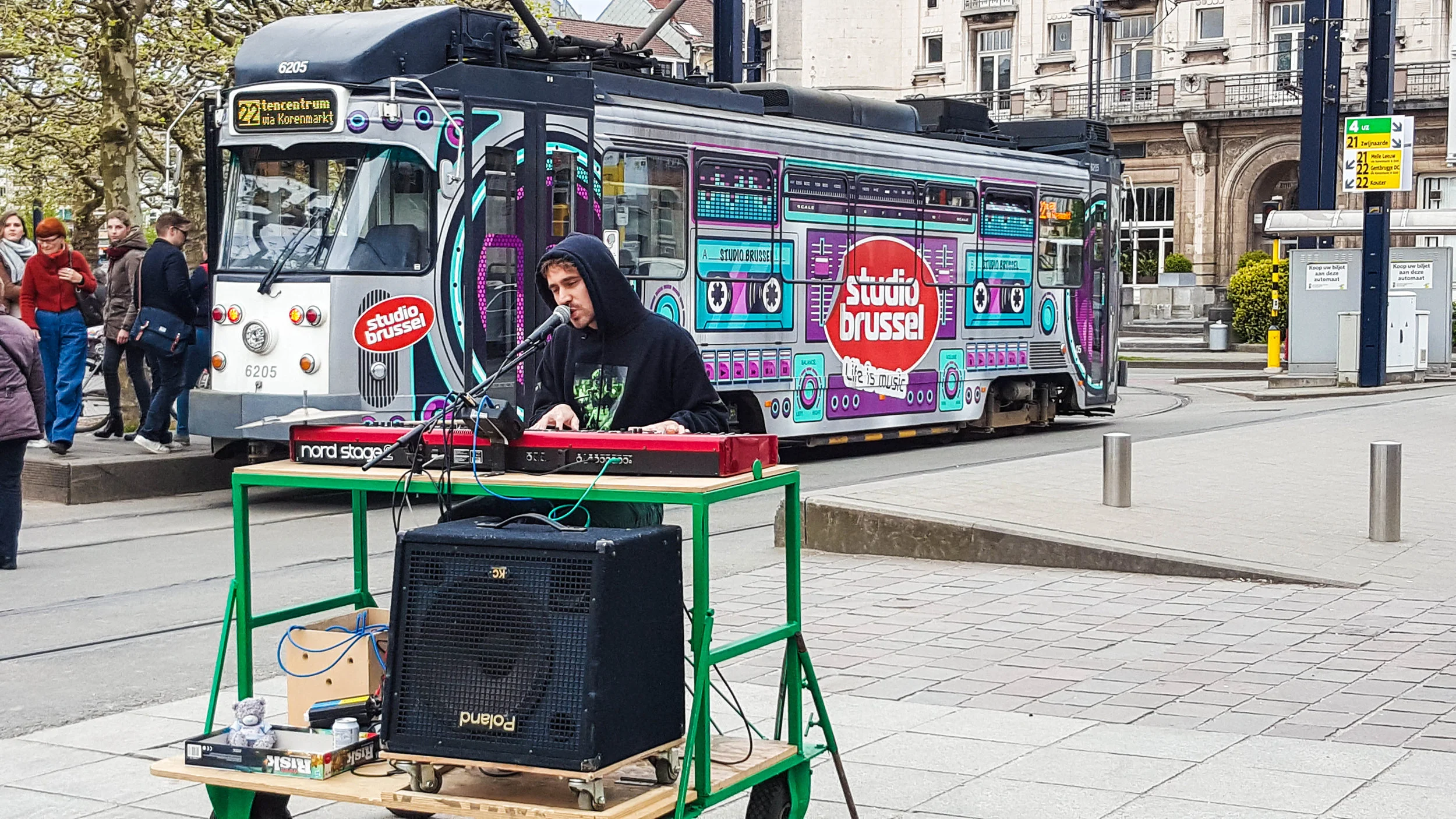 One of the things I thoroughly enjoy while traveling is the random street performances.