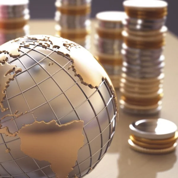 China Holds Rates Amid Pressure on Yuan