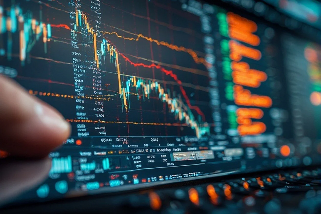 Aussie Dollar Weakens Amid Shrinking Trade Surplus