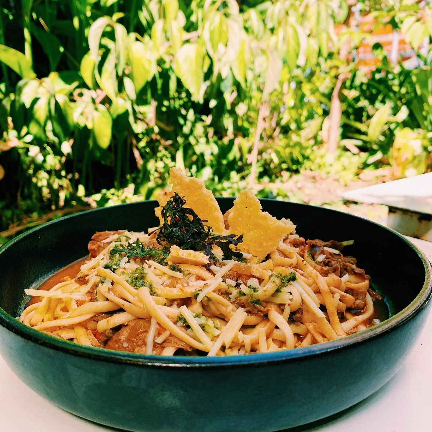 Need a little carb fix to get you through the weekend? Chef Donato has whipped up @honesteggsco linguine with duck ragu, salsa verde &amp; parmesan #yummyinmytummy #pastamaster #chilloutfestival #daylesford #daylesfordmacedonlife 
Open 7:30-3