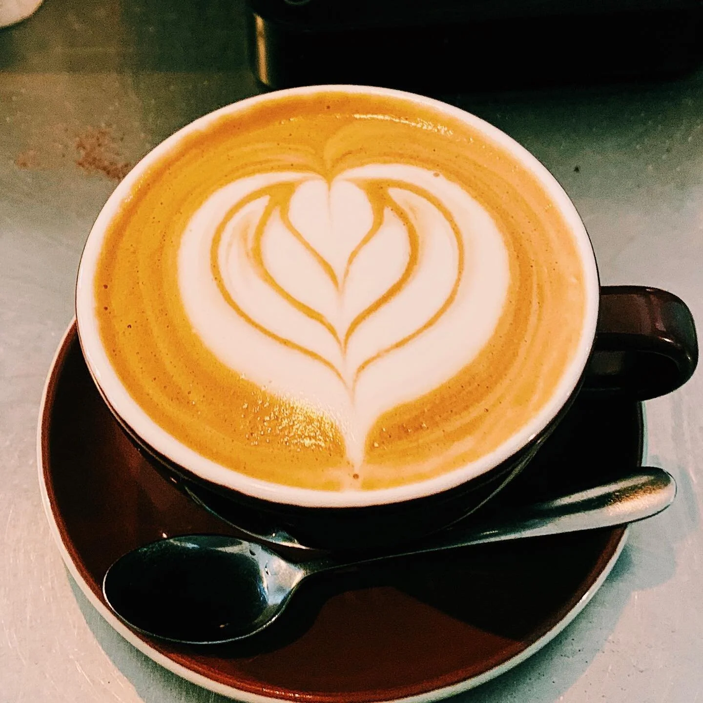 The answer is yes! We do use @milklabco almond milk #almondflatwhite #almondlatteart #baristalife #daylesford